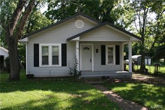 Drastically reduced!!  Owner will finance with minimum 10% down. 6 % amortized with balloon..   Super cute 2 bedroom 1 bath home convenient location in Lebanon. Living room, formal dining and kitchen. Partial basement for those times we need safety. Large back yard.  Call today to view this property.