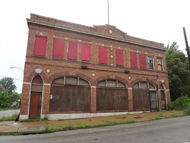 Approximately 7,400 square feet of endless opportunities!! Entrepreneurs and Investors get your crew together and turn dreams into reality!  Get creative with the possibilities that can come to life in this property. This mixed use, freestanding building also has two apartments upstairs that each have 2 bedrooms/1 bath. Motivated Seller * Make Your Offer Today!!
Please note that property is being sold AS-IS. Seller to provide no repairs, warranties or inspections. Location: City, Corner Location