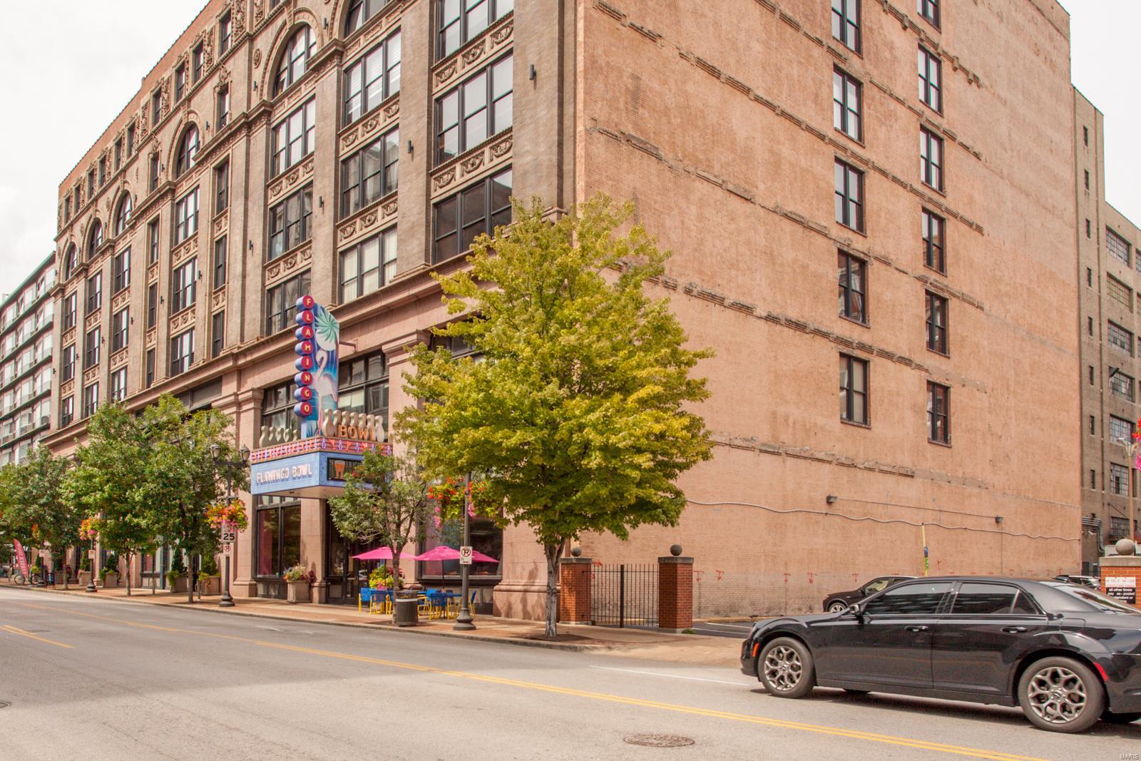 VA LOAN APPROVED!! NEW PRICE! Motivated Seller!!SECURE INDOOR PARKING***IN UNIT WASHER AND DRYER***FREE WIFI INCLUDED IN CONDO FEE, FREE CABLE INCLUDED IN CONDO FEE***OVERLOOKING WASHINGTON AVE***ROOF TOP POOL AND DECK AREA 
One of the largest 1 bedroom 1 bath lofts in the building.  This loft faces Washington Ave with nearly floor to ceiling windows.  Wood timber beams stretch across the ceiling while polished concrete floors shine throughout the condo.  A very spacious bedroom with attached full bath and walk-in closet makes great private space. There is a  hallway entrance to the bathroom and to the in-unit washer and dryer making it convenient for guests NOT having to walk through your bedroom.  GRANITE COUNTERS***WASHER/ DRYER/ REFRIGERATOR INCLUDED!!  Plenty of room for comfortable sofa, chairs and flatscreen!  One premier parking space and a storage unit are included with property sale. Location: City