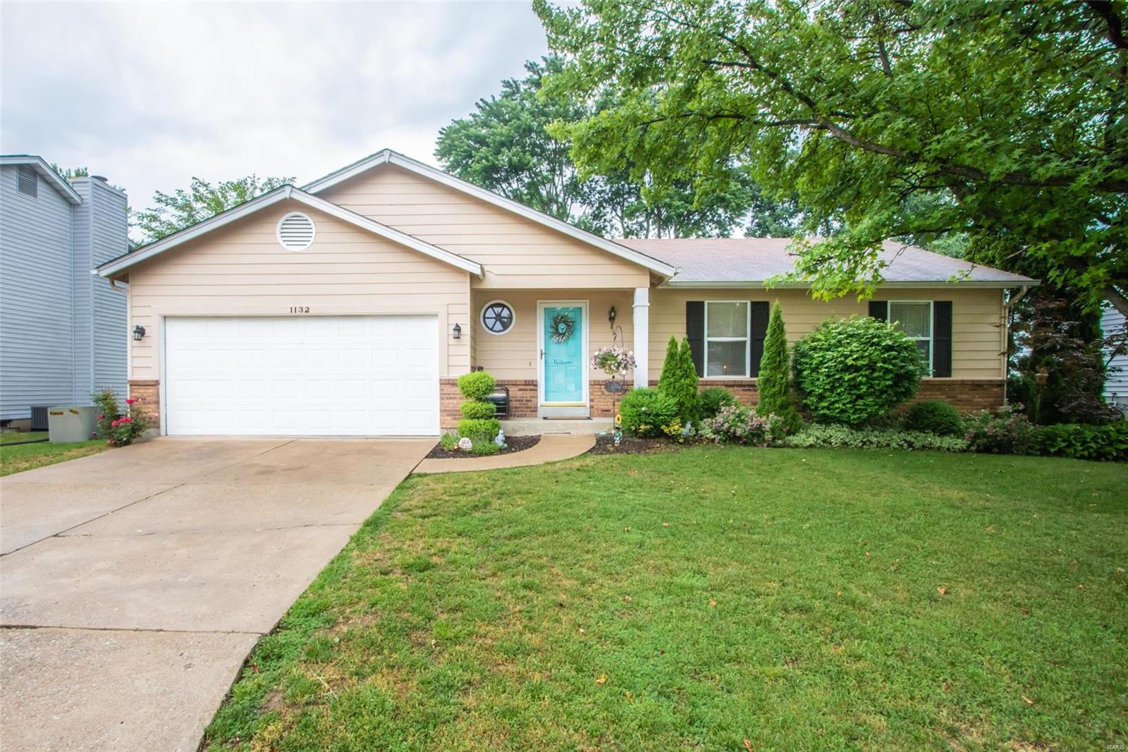 A wonderful ranch home in Pegasus Farms! 3 bed- 2 bath home in the heart of St. Peters. There is no sign in the yard per seller’s request. This home features a spacious living room with a vaulted ceiling, cozy brick fireplace and open access to the kitchen and dining area. From the dining area there is access to the back yard patio, excellent for entertaining. Down the hall from the living room you will find 2 bedrooms, a hall bath and a private master with a full bathroom, walk-in closet.  The basement has one finished room and lots of unfinished space waiting for your vision. The age of the roof is reflected in the price of this home. One year home warranty included. Don’t wait! Francis Howell school district and convenient to shopping and all the amenities St Peters has to offer! One year home warranty included.