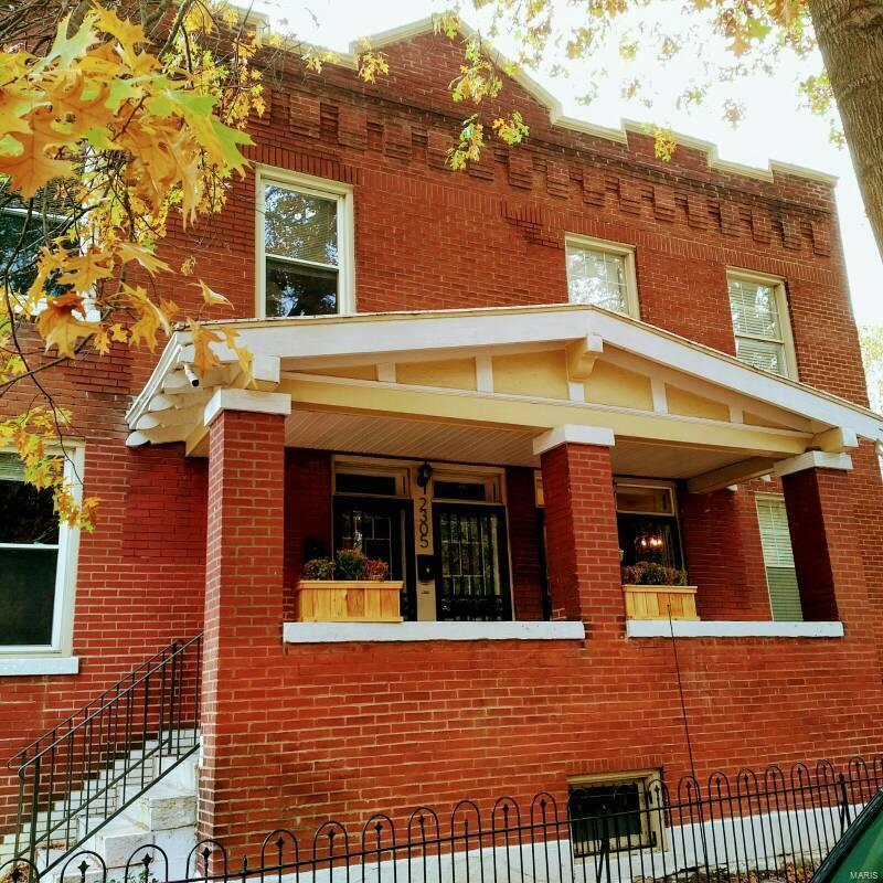 Great location in the middle of Lafayette square! 3 bedrooms-1st floor unit offering over 1,000 square feet of living space! Hardwood floors throughout, but carpet in one bedroom. Kitchen comes with ALL stainless steel appliances: fridge, stove, dishwasher and microwave! Decorative fireplace. Walk-in closet. Washer/Dryer IN UNIT! Close to Lafayette park! Walk to tons of bars and restaurants! Quick access to 2 major highways. Location: City, Ground Level