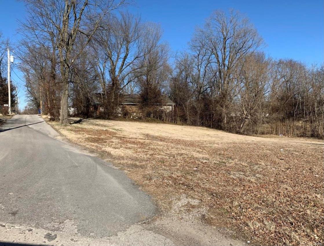 Great investment opportunity on this large lot. Inside the city limits close to churches schools shopping and restaurants. Corner lot