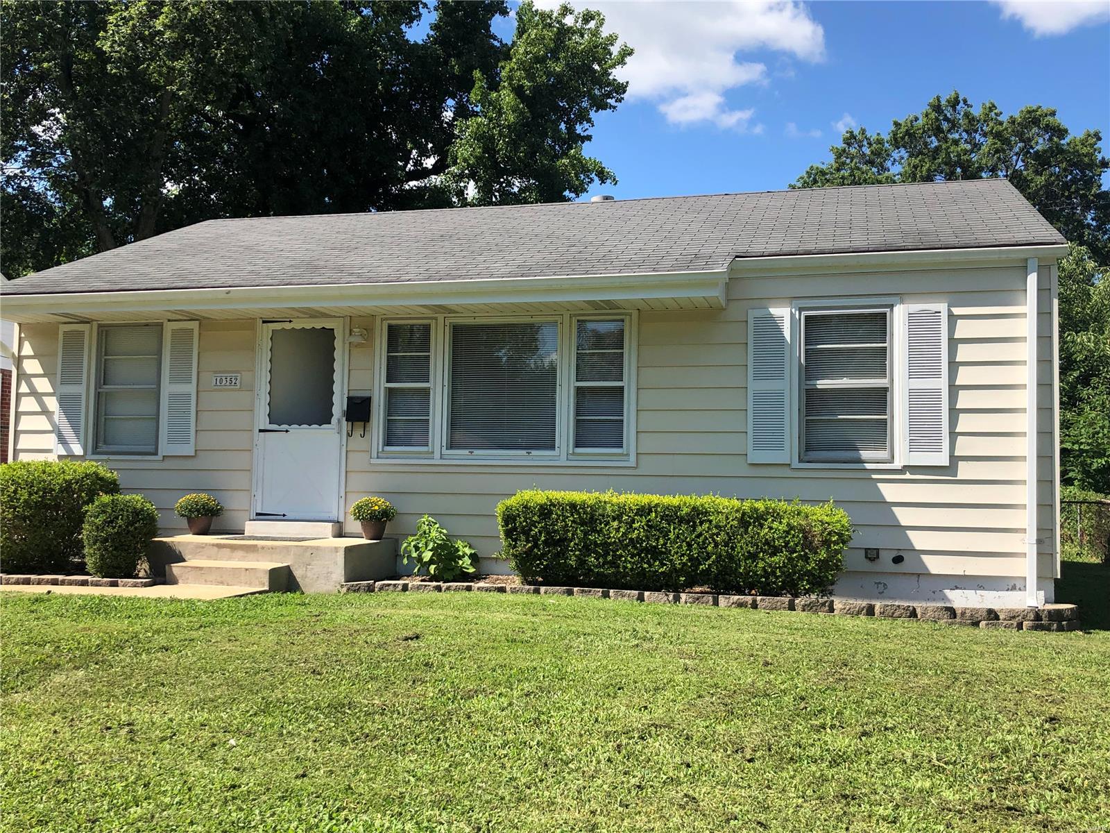 Story book cottage in established neighborhood ready for a new buyer.  Updated kitchen with granite counter tops, subway tile back splash, eat-in, newer cabinets & pantry.  Freshly painted, new carpeting, fenced yard.  Updated bathroom.  This one is move-in-ready....perfect for the first time buyers or a great condo alternative.