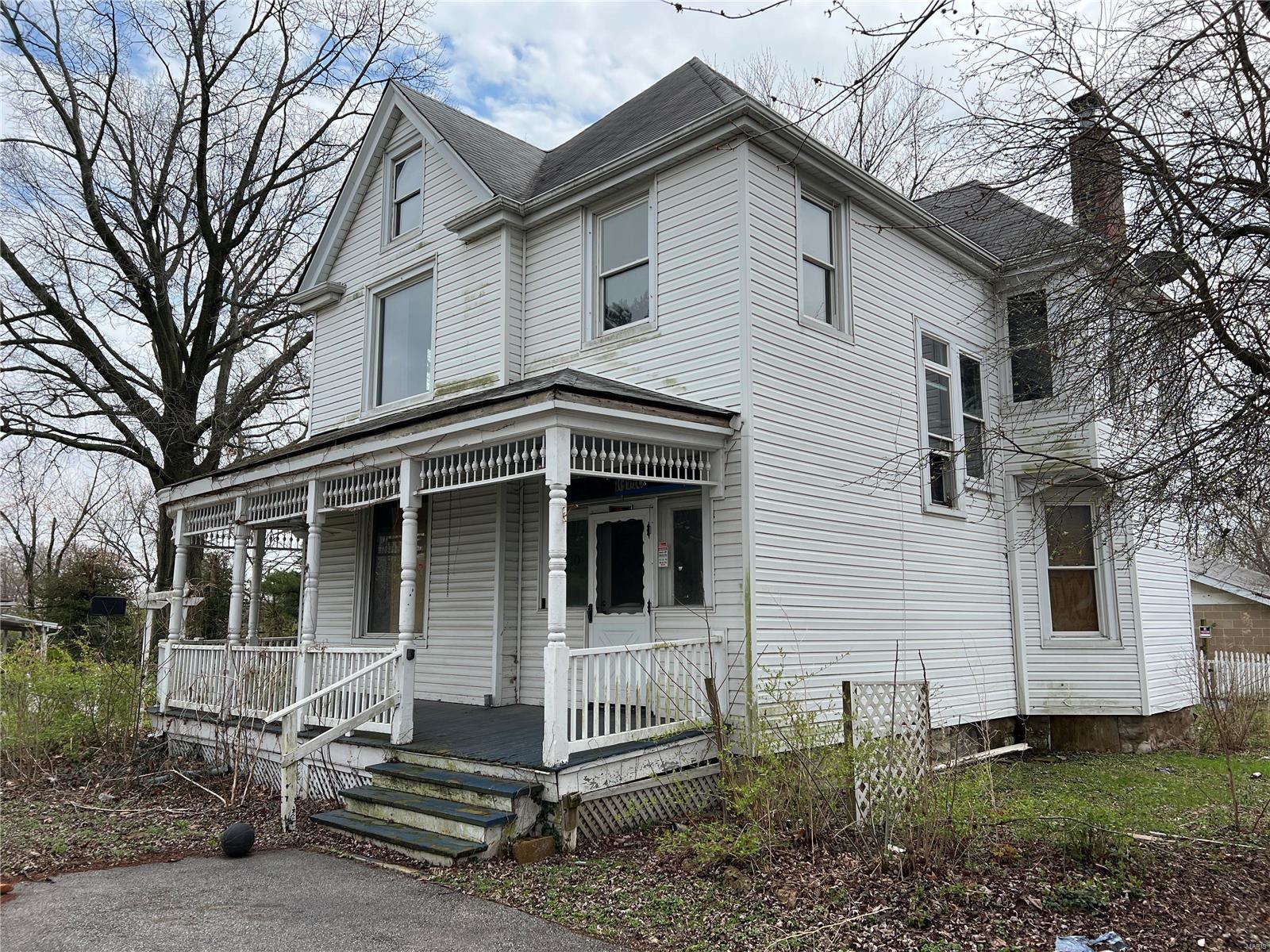 Massive Victorian Style 2500+sqft historic home is up for sale. This home sits on nearly a 1/2 an acre of ground and has a detached 3 car o/s garage, plus plenty of parking! Inside you will find large rooms, high ceilings, screened in sunroom, large kitchen with center island, bedrooms galore, basement and enough attic space to make even more bedrooms! This house could hold a very large family comfortably! Home is in rough condition so please be careful when entering. Utilities are off so please be prepared. Home as-is and seller to do no inspections or offer any warranties.