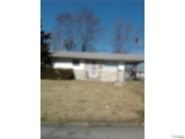 This three bedroom home is move in ready hard wood flooring and carpeting through the home with part finished basement. Close to transportation and shopping. Seller is willing to help with closing for the right deal. Your home awaits!!