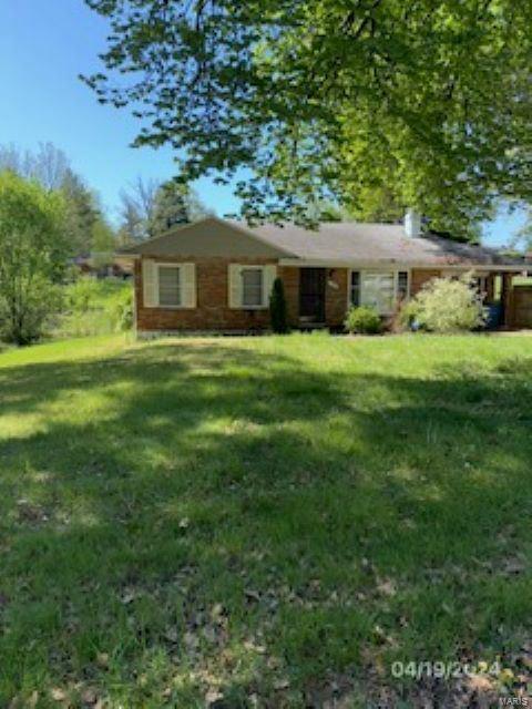 Affordable ranch home with 2 Bedrooms, 1 Full Bath,  You'll find newer laminate flooring  in living room and dinging room. room. This home has a level lot along with a large back patio.  Baasement is ready for your finishing touches! Propery also makes for a great investment. Property was built prior to 1978, Lead Based Paint Potentially Exists. SpecialListingConditions: Foreclosure