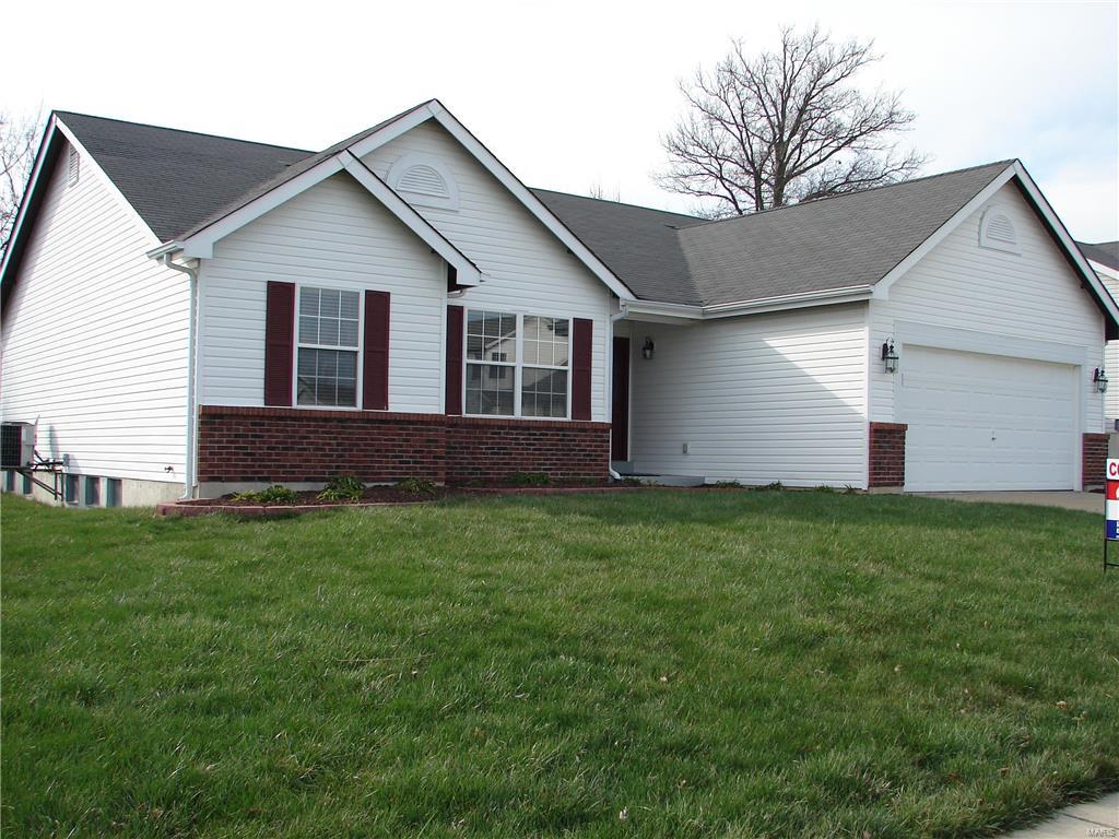 Come see this wonderful 3 Bedroom, 2 Bath Ranch home located close to shopping, schools and much more!  The Municipal Water Park is only one block away.  This home features hardwood floors, vaulted ceilings, ceramic tile and newer carpet in the bedrooms.  The full basement with roughed in bath awaits your finishing touches.  Schedule an appointment to see all this home has to offer.
No showings until after noon on 03/18/17