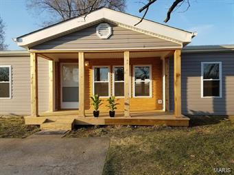 RENOVATED 3BD/2BTH HOME. NEW SIDING, TILT-IN WINDOWS, ROOF, FLOORING AND CEILING FANS. HOME ALSO BOASTS 6 PANEL DOORS, CROWN MOLDING AND A WOOD-BURNING FIREPLACE. MASTER SUITE HAS A WALK-IN CLOSET.  KITCHEN CONTAINS NEW CUSTOM CABINETS, SINK, STOVE, COUNTER TOPS, ISLAND, BREAKFAST BAR AND FLOORING.  HVAC UNIT INSTALLED IN 2014. THIS IS A MUST SEE!