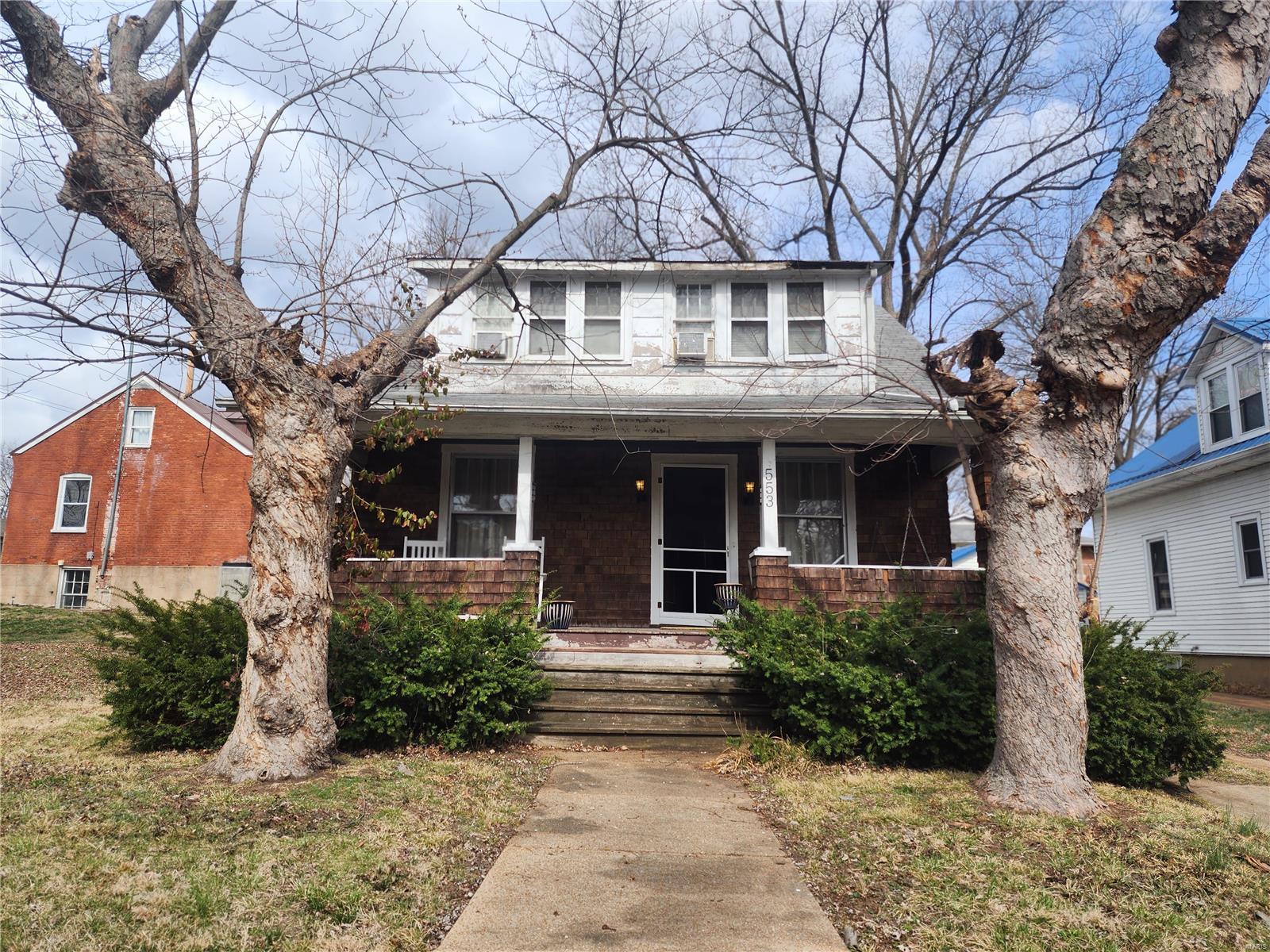 INVESTORS, REHABBERS this home is for you! Turn this into an Airbnb or add to your rental portfolio. Get the character of 1930's with original hard wood floors & alot of potential. 
Main floor master & large kitchen with alot of cabinets. Large, fenced back yard. Close to many stores, restaurant's & more. 
Home to be sold in as is conditions & inspections for buyer knowledge only. Schools must be verified by buyers.
Cash buyers only.