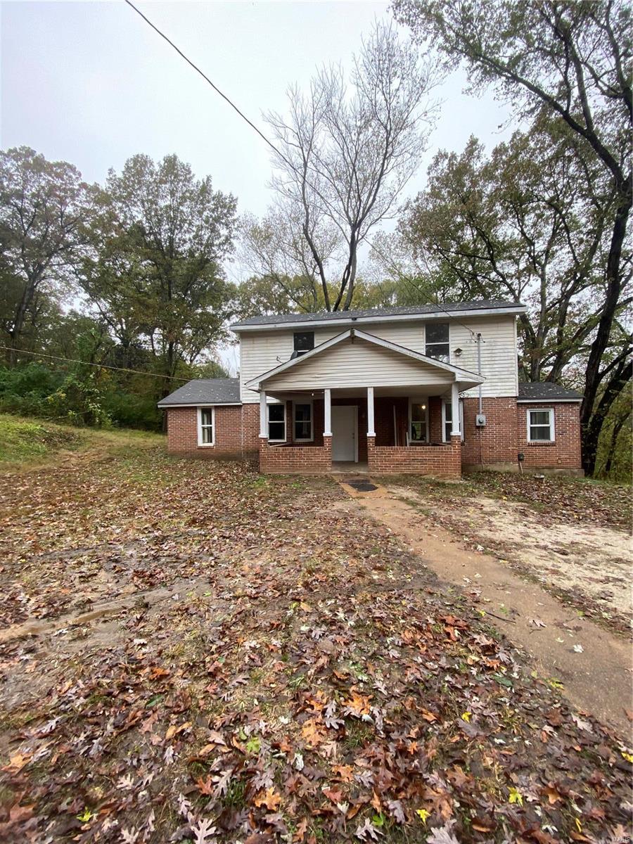 House is being sold AS IS. Was used as a rental. House needs TLC
HOUSE SITS ON 3+ ACRES. Motivated Seller. OFFERS PRIVACY..