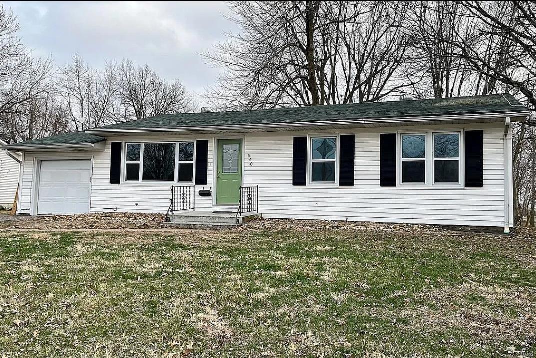 For comp purposes ONLY! NO showings!
Home backs up to the county golf course. 2 sides border golf course.