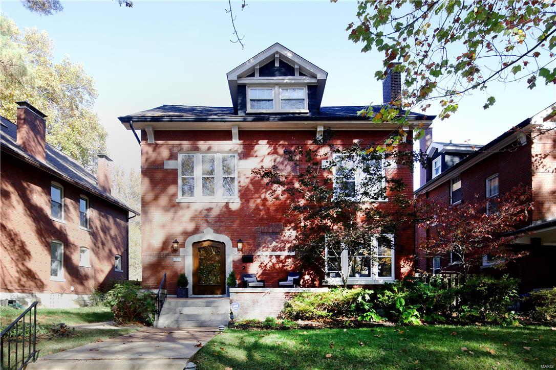 Welcome to this beautiful 3 story renovated home in desirable and Historical Parkview Place.  The interior and exterior updates reflect today's design and modern lifestyle, it is hard to believe this home was lovingly built in 1907.  The Spacious living room, accented with well deisigned & inviting stair case to the 2nd & 3rd floors, has built in bookcases, refinished hardwood floors, fireplace, and stain glass windows. It flows graciously into the stately dining room with beamed ceiling.The Family Room, with new hardwood flooring, can lighting, and Franklin stove flows directly from the Dining Room, or Kitchen, or Butlers Pantry with wet bar. The large gourmet Kitchen is a chef's delight w/ 5 star gas professional stove, double ovens, granite counters and large island.  The 2nd floor has a Master Bedroom Suite with beautiful updated Bath. With the option of 4, or 5 bedrooms, & with 2 full baths on the 2nd floor & full bath on the 3rd floor, this is a terrific floor plan. COME SEE!