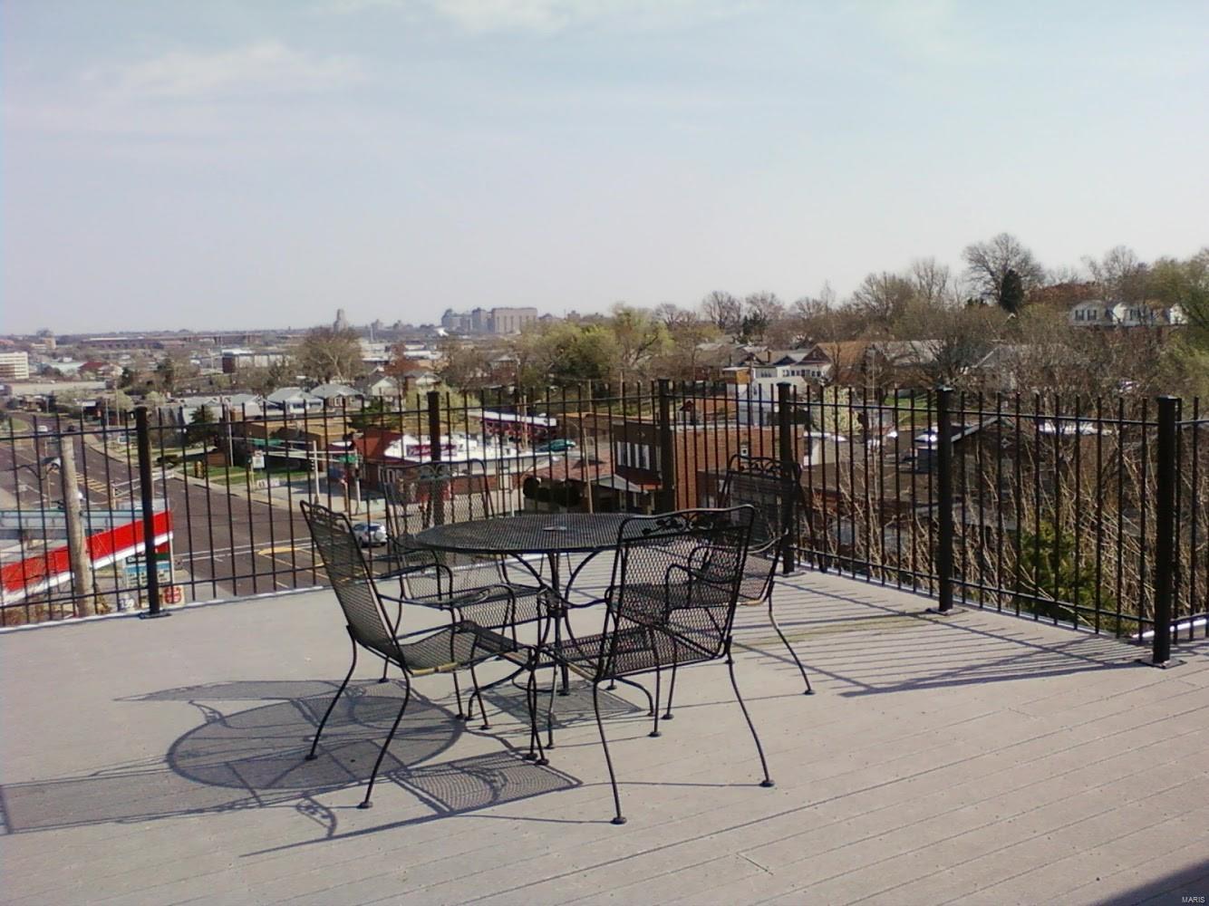 Nestled between the Clifton Heights and the Hill neighborhoods, The Hampton Place Apartments offers some of the only one-bedroom apartments in the area with walk in closets, patios, a roof top observation deck, on-site washers and dryers and Free (reliable) High-Speed Wi-Fi Internet. In addition, The Hampton Place Apartments lies within walking distance from some of the best restaurants and nightlife within the city. Greek, Spanish, Mexican, Vietnamese, Diners, BBQ and of course Italian restaurants can all be found in and around The Hampton Place Apartments.  St. Louis, MO is home of the Saint Louis Zoo, Saint Louis History and Art Museums, Science Center as well as numerous running and biking trails, tennis and squash courts.
