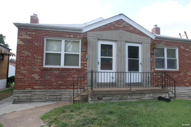 Wonderfully maintained two family. Newer AC and furnish. Hardwood floors throughout. Easy to rent near shops, parks, etc.
Showings begin Thursday August 19th at 9AM