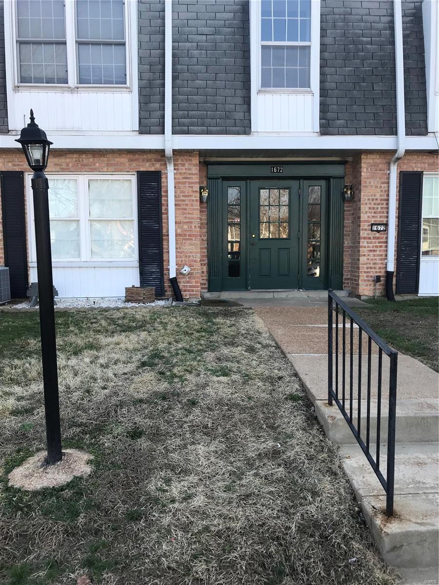 Ground floor condo freshly painted ….. nice size bedrooms ….. furnace is 8 years old.....hot water heater is 11 years old.  Close to clubhouse and pool.  Building has it's own laundry on the main level.  Conveniently located near shopping, restaurants and interstates. Location: End Unit, Ground Level