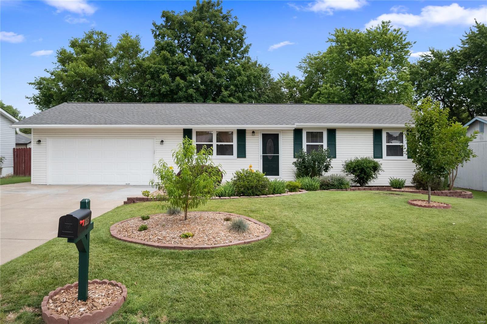An immaculate home is an unusual find, so add this home to your “must-see” list. Past the professionally landscaped yard you find the Vaulted living room with wood laminate flooring that continues through the 3 comfortable sized bedrooms that are located on the main level. Eat-in kitchen has ceramic tile, trendy black appliances and French doors that lead to backyard. Lower level spacious rec room is completely open and ready for whatever you can imagine. Completely fenced and level backyard has deck with built in seating and storage shed

Showings beginning Thursday 7/9/2020