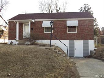 Back on Market. Buyer could not get financing. Very nice 2 Bedroom all Brick Bungalow with added Family Room in Mehlville School District. Updated Thermal tilt-in Windows. Hardwood Floors under Carpet. Ceiling Fans. Concrete Patio. Extra Insulation in Attic. Lower Level Rec. Room. Marble Sills in Family Room. Updated Electric. Sump Pump. Fenced Back Yard.
Motivated Seller.