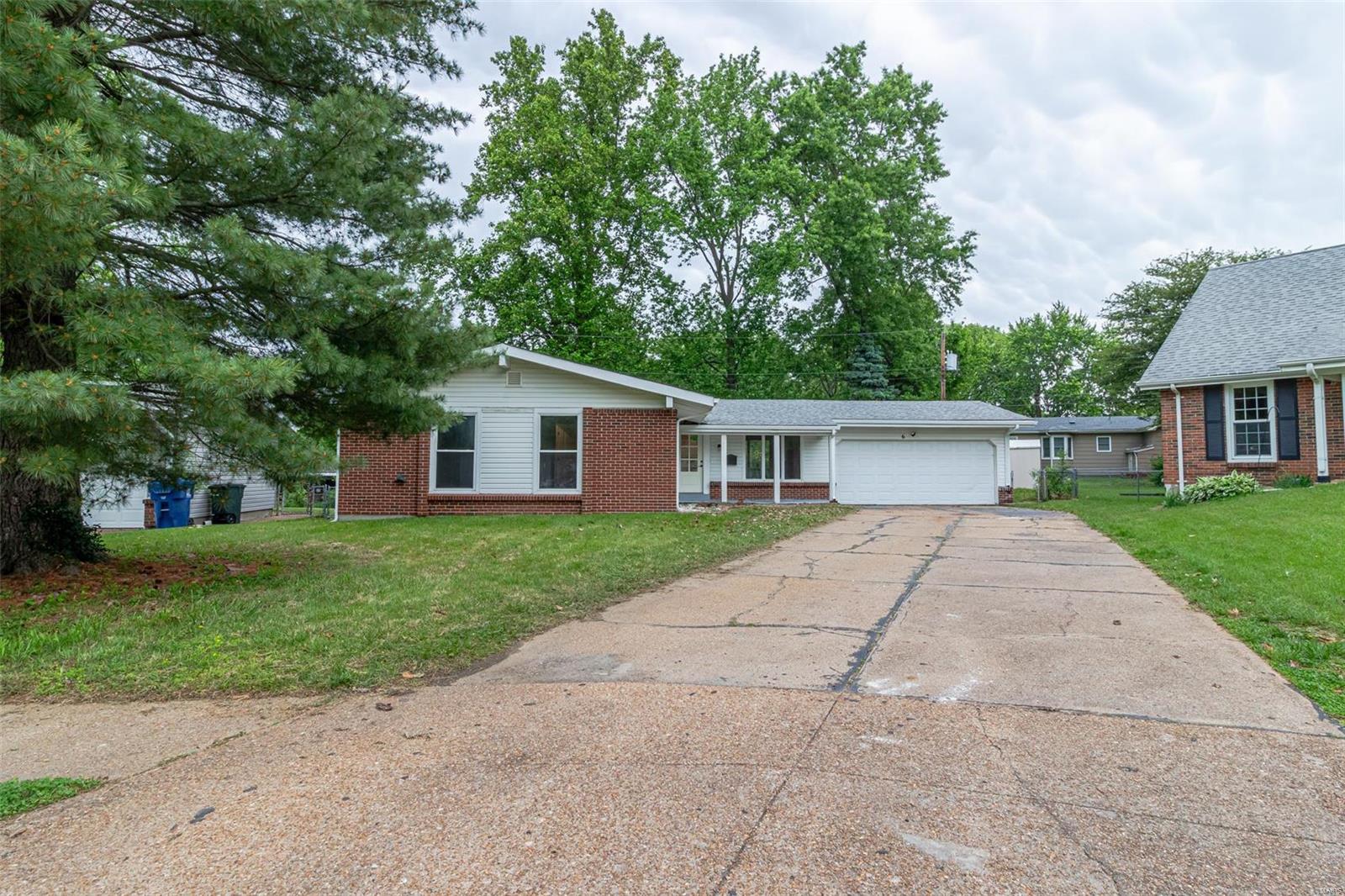 Welcome to 6 Bonnie Ct. Over 2000+ Sf of living space! This is a 3 bedroom ranch, with a 2 car garage, partially finished basement. This property sits on a quiet cul-de-sac. You will enjoy this awesome floorplan. The spacious kitchen has been fully renovated with gorgeous counters. New floor tile. Under mounted sink. The kitchen features custom cabinetry, stainless steel appliances, a pantry, and room for a large table or island. Kitchen and dining room walkout to the backyard. The dining room has a tasteful look with a fireplace and a shiplap feature wall. The main level has had the original wood floors refinished. Going back to the bedrooms you will pass a renovated full bath. The home has 3 large bedrooms. The master suite bathroom looks amazing with floor to ceiling tile in the shower. The lower level is also very spacious. Large rec area, with bonus room, and half bath. Lots of storage! The property is close to shopping, schools, and a fire station. Schedule your showing today!
