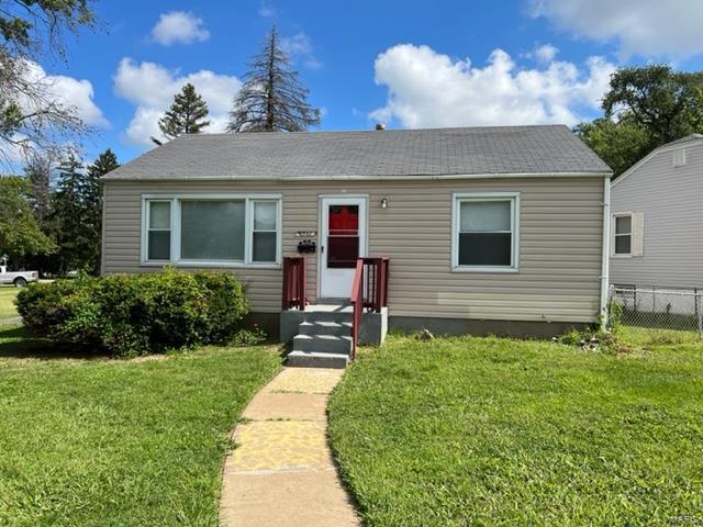 Looking to expand your investment portfolio? Look no further! This adorable 2 bed 1 bath has hardwood floors throughout, fenced in backyard, and detached garage.  Freshly painted and refinished floors in 2022 prior to tenant moving in.  Just needs some final touches and should be ready to go for the next occupant! This home is boasting with cashflow potential.  Recently rented for $900/mo but recent comps show higher rents. Tenant moved out July 2023.  Don't let this one slip away!  

Looking to buy multiple properties? Check out MLS#23048358 for another great 2 bed 2 bath property!
Seller open to package offers! 

Home is being sold as-is condition.  Seller to make no repairs or pay for any inspections.  All offers to be submitted on special sale contract.  Seller has never occupied this home.