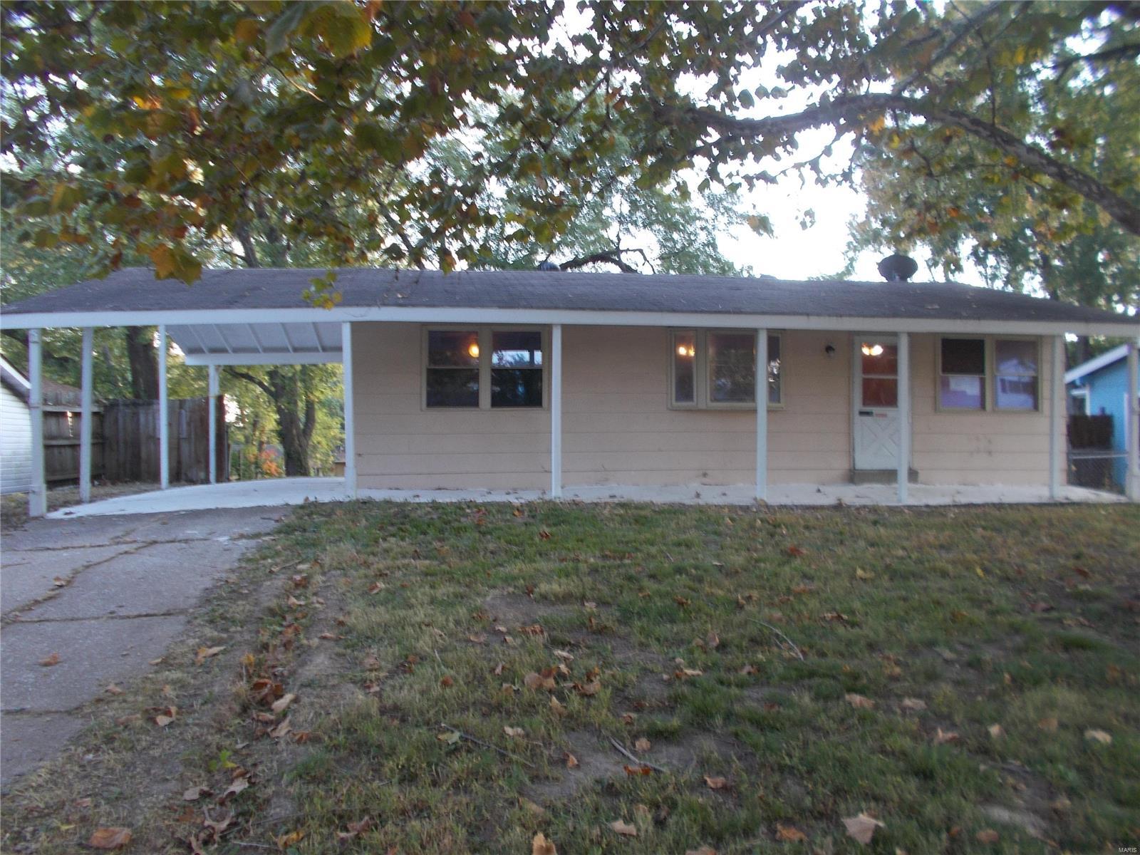 Hud case # 292-608986  This 3 bed, 2 bath home is a great starter home for you!  Super Location, close to 2 highways and great schools.  Walk into this home and see your family playing the board games, Go to the kitchen and help cook the dinner. Walk into the game room and play a game of pool!  What ever you can imagine can be yours in this home. View it today and make this home yours! 
Home sold as is, seller to do no repairs. SpecialListingConditions: Foreclosure