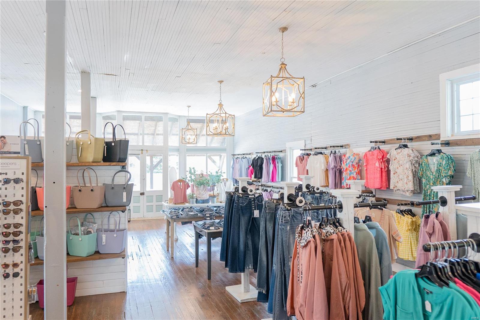 Town/Rosebud - Commercial Sale
