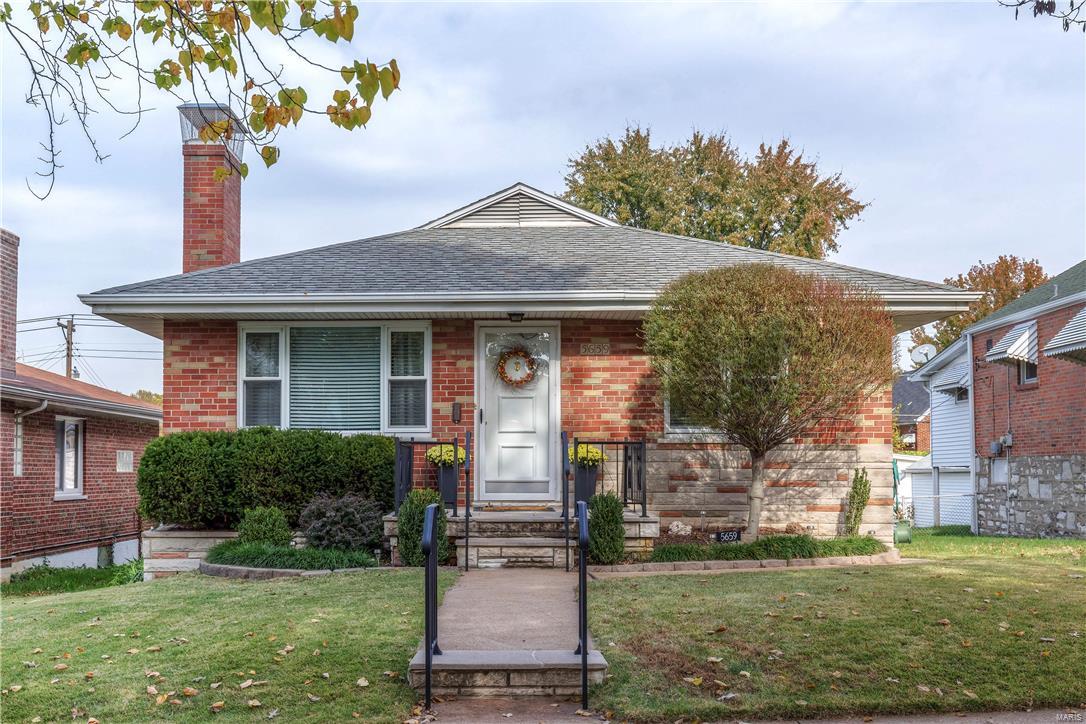 Here you go...."THE ONE"  that you've been waiting for! Stunning brick home on a prime block in the popular North Hampton neighborhood with the rare find of 3 REAL bedrooms all on the main level! Absolutely gorgeous kitchen and open floor plan with perfect use of space! You'll enjoy spending time in your living/dining rooms and staying cozy with your gas fireplace--these rooms have a comfortable feel! Whether indoors or out, you’ll have relaxing and entertaining options too with your recently remodeled lower level, additional full bath, and fenced yard with covered patio area.This home has GREAT closet space, PLENTY of storage and the upgrades and features that you just gotta have! All  of this and more in a centrally located walkable neighborhood with parks, shopping, restaurants, transportation and more nearby!Showings begin Saturday, 2/4 at 10AM