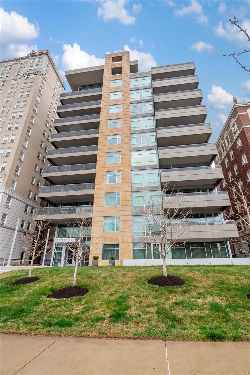 4545 Lindell Condo - Residential