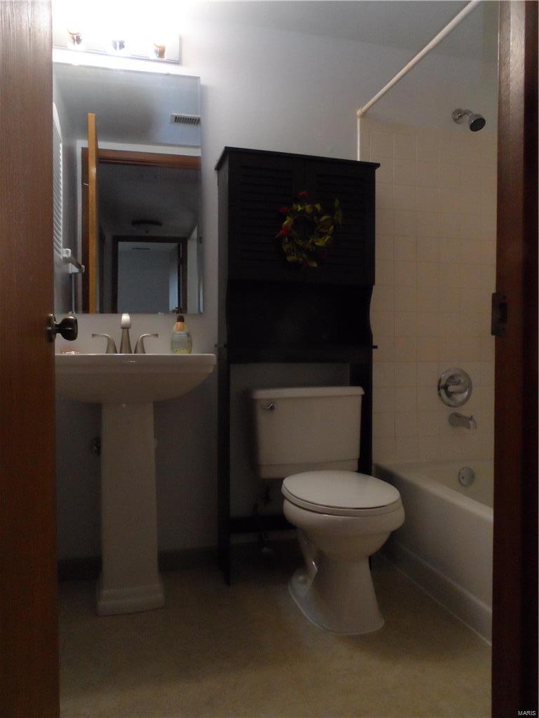 Fern Ridge Condo 3 - Residential Lease