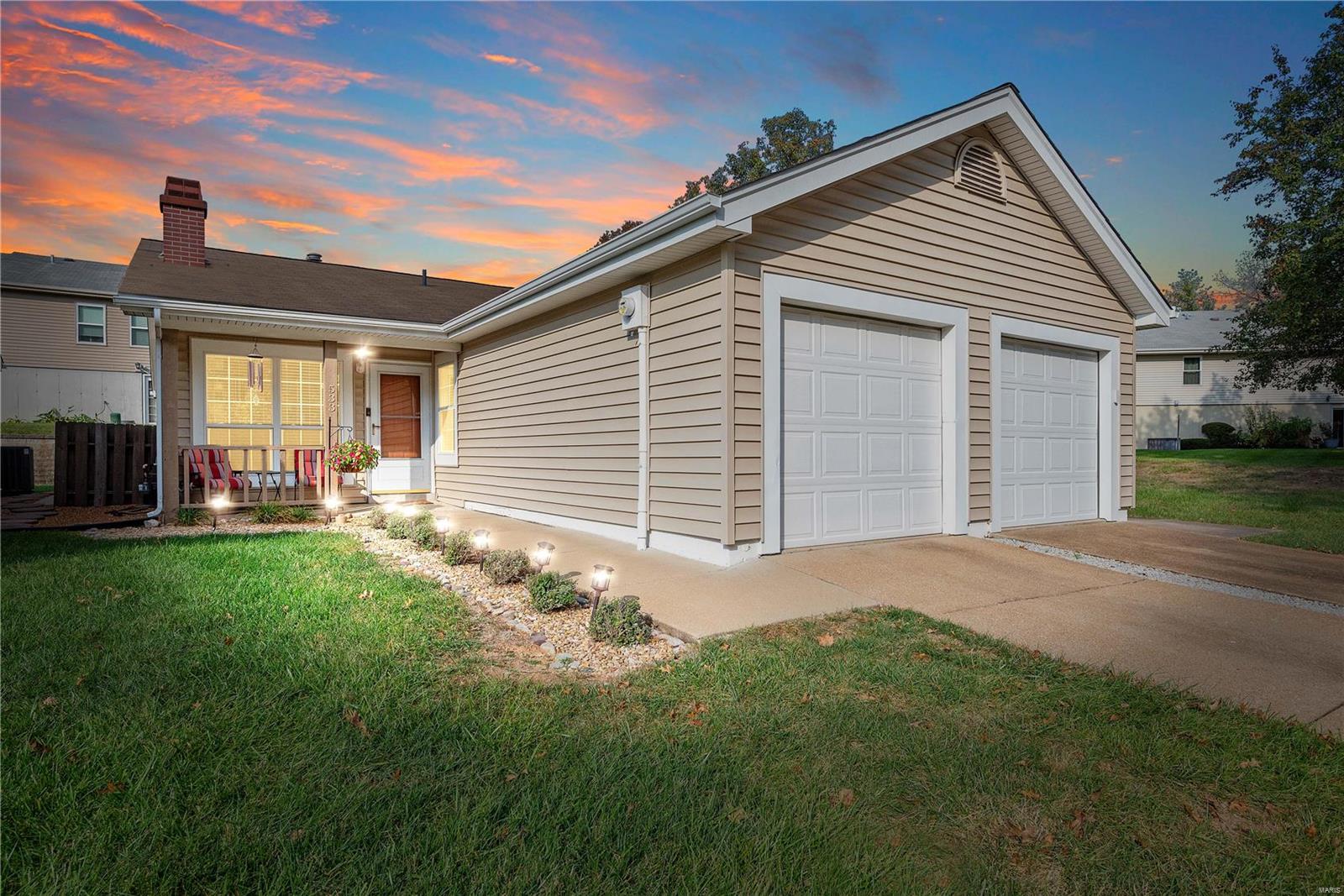 Welcome home to 533 Spring Glen! The curb appeal starts with the front porch where you will be able to relax with your morning coffee and enjoy the day. Easy living in this ranch-villa style home in the Ballwin Area. Convenient location close to highways and shopping! Neighborhood setting yet all of the amenities of having the exterior of your home cared for by the association. One level living with NO stairs. Laundry area on main floor. Almost 1000 sq ft of space with 2 bedrooms, 1 bath and 1 car garage. Perfect open floor plan with living room with gas fireplace. Patio right outside of living room. Gorgeous hardwood laminate flooring throughout main area. Newer carpet in bedrooms/office. Separate breakfast room. Kitchen with large added pantry. Updated cabinets, Lots of natural lighting. Washer, dryer and fridge can stay. Perfect place to call home! Home is in great shape just waiting for its new owners to love! Location: Lower Level