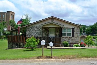 Nice well built brick and vinyl home. Great proximity to stores and shopping. 3 bedroom 2 bath home with large basement and family room with tons of storage space. Must see.