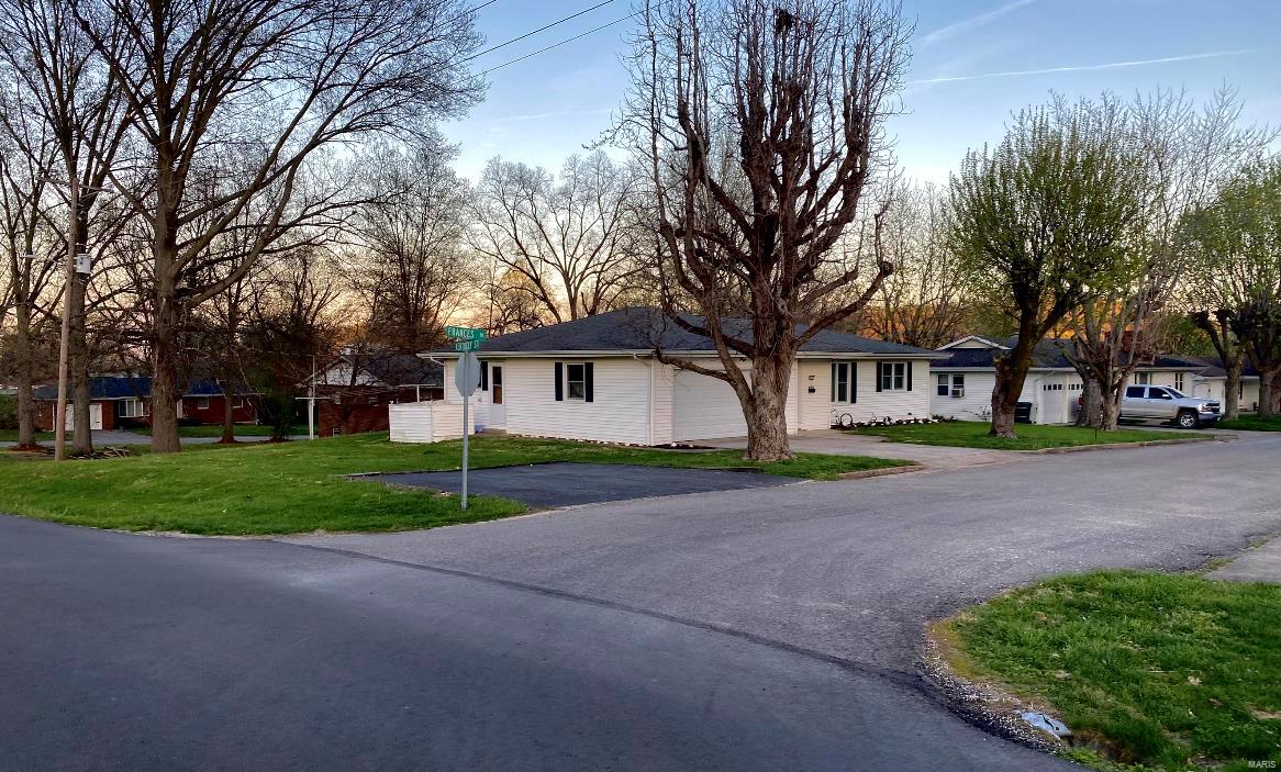 Great location in the center of town - next to school/ Veteran's Park and very near to YMCA, Sunset Park, hospital and stores.
Corner lot, spacious, well maintained home. Main level living is an attractive option with laundry in the mud room just inside two-car garage. Full basement has served current family many, many years as recreation/bonus room. Even has a cute bar area in the corner. Comes with ping pong and pool tables! Host family and friends with extra parking and overflow into park on those beautiful days. Wonderful neighborhood to play and take walks.
Inside, you'll probably want to add your own touch with fresh paint colors...make it just like you like it! Like cozy carpeting? It's there but also hardwood under carpet in bedrooms and living room. Have your preapproval or proof of funds? Schedule your showing today. Need guidance getting either of those? Just ask! Glad to help. Additional Rooms: Mud Room