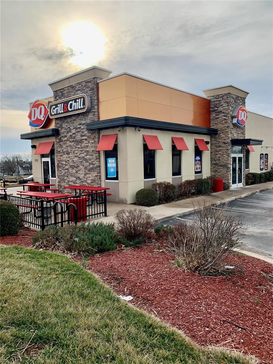 THIS IS A GREAT COMMERCIAL PROPERTY THAT RECEIVES HIGH TRAFFIC EXPOSURE WITH (INTERSTATE 44) ACCESS NEARBY.  IT HAS APPROXIMATELY 3,092 SQUARE FEET M/L SITUATED ON 3 LOTS ( 0.51) ACRES M/L.  IT IS ZONED C2 GENERAL RETAIL DISTRICT.  GREAT CURB SIDE APPEAL WITH LANDSCAPING, OUTSIDE DINING AREA, DRIVE THRU SERVICE IN PLACE, LOCATED WITHIN THE CITY LIMITS.  NICE INTERIOR DINING WITH BOOTHS, TABLES & CHAIRS.   INCLUDES WALK IN COOLERS, FREEZERS, AND ALL ATTACHED EQUIPMENT.  OFFERS LIGHTED ASPHALT PARKING LOT WITH 22 SPACES.  FEATURES AN EXTERIOR ELECTRICAL POLE FOR SIGN DISPLAY. REAL ESTATE AND BUILDING ARE FOR SALE.  THIS BUILDING HAS LOTS OF POTENTIAL IF YOUR’RE LOOKING FOR HIGH VISIBILITY AND TRAFFIC FOR A COMMERCIAL LOCATION.  CALL TODAY FOR YOUR PRIVATE SHOWING. Location: City, High Traffic