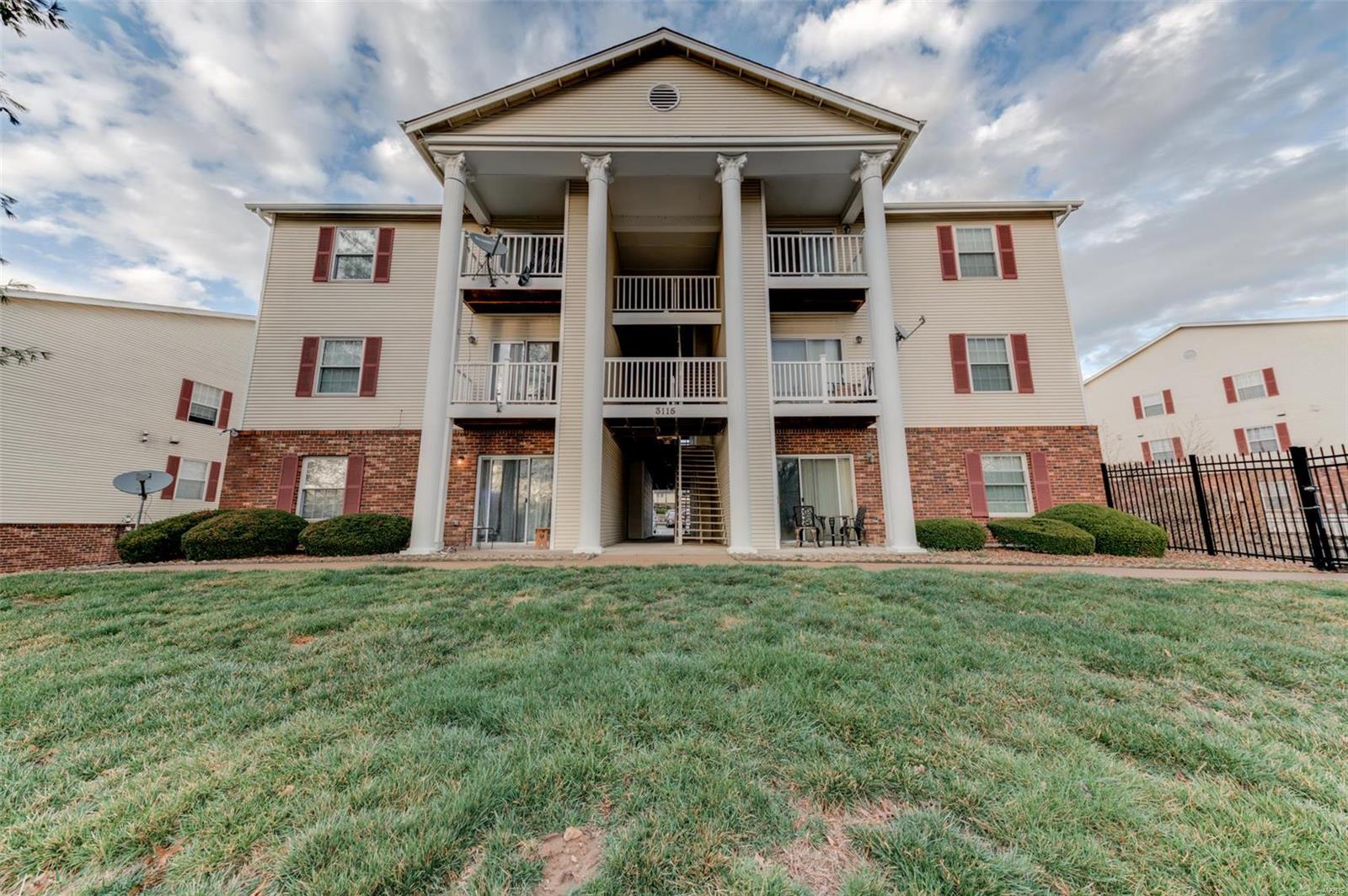 Welcome home to your new ground floor condo!  Clean and move in ready! Enjoy condo living with numerous amenities including an inground pool just a few steps away. Master bedroom has large walk-in closet. Newer carpet throughout and fresh paint. This unit also offers private main floor laundry, Newer kitchen appliances, eat in kitchen and plenty of counter space. Private patio area with sliding glass door and your own secure storage area.  Edwards Place Condo Complex is in a great location close to retail, restaurants and easy access to major highways. Location: Ground Level