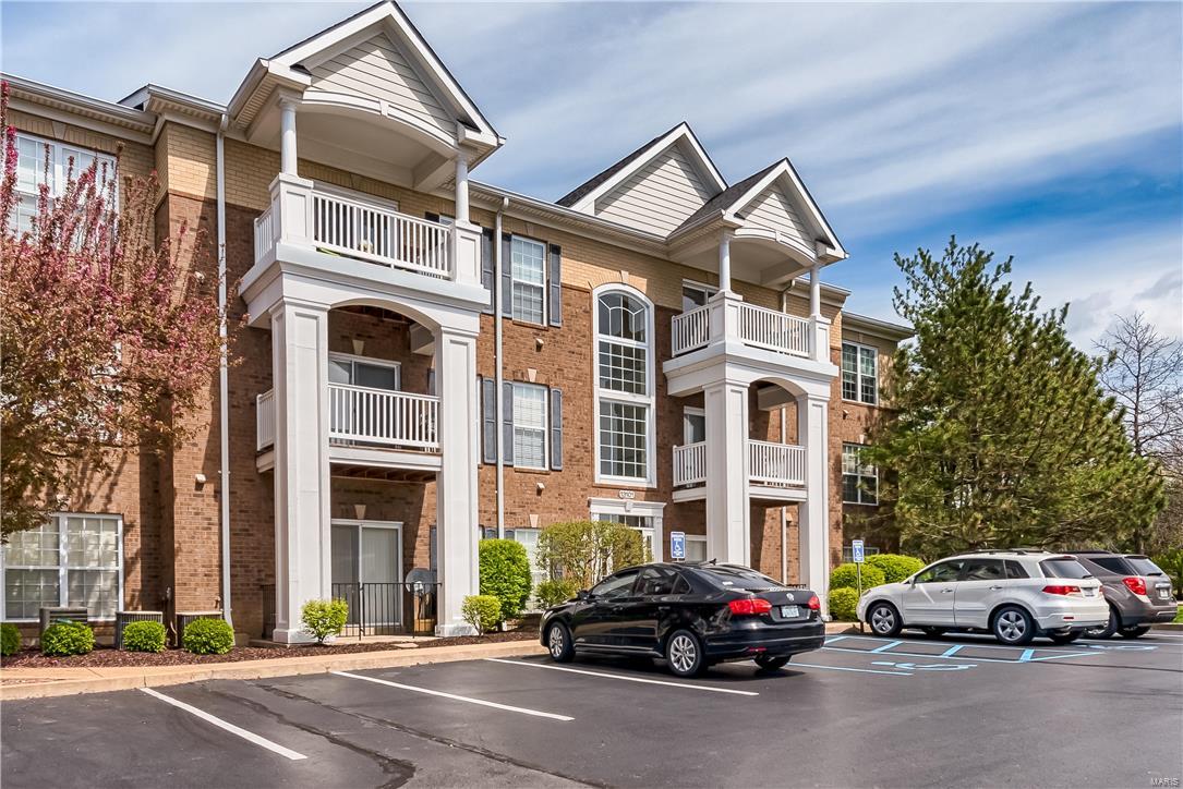 This spacious condo is looking for a new owner to call home! Two good sized bedrooms, 2 full bathrooms, (master has whirl pool tub!) great walk-in closet, with a private covered deck. Updated kitchen with all appliances included. Wonderful open concept moves you effortless through the condo! Gas fireplace to keep you warm in the winter! 1 assigned parking spot in underground garage, storage unit in basement garage as well. Elevator to main floor from garage. Second floor unit in Creve Coeur. Close to highways, restaurants, and shops. Most furniture is included! Great for first time home buyers! Great Parkway Schools!

Tenant occupied, listing agent must accompany, need 24 hour notice. Location: Upper Level