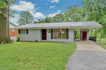 This charming home located in a desirable neighborhood in Cape Girardeau could be your very first home. You will fall in love with the big yard that this home has to offer. Updated bathroom, kitchen, walkout basement, and beautiful layout, you don't want to miss the opportunity to own this charmer.