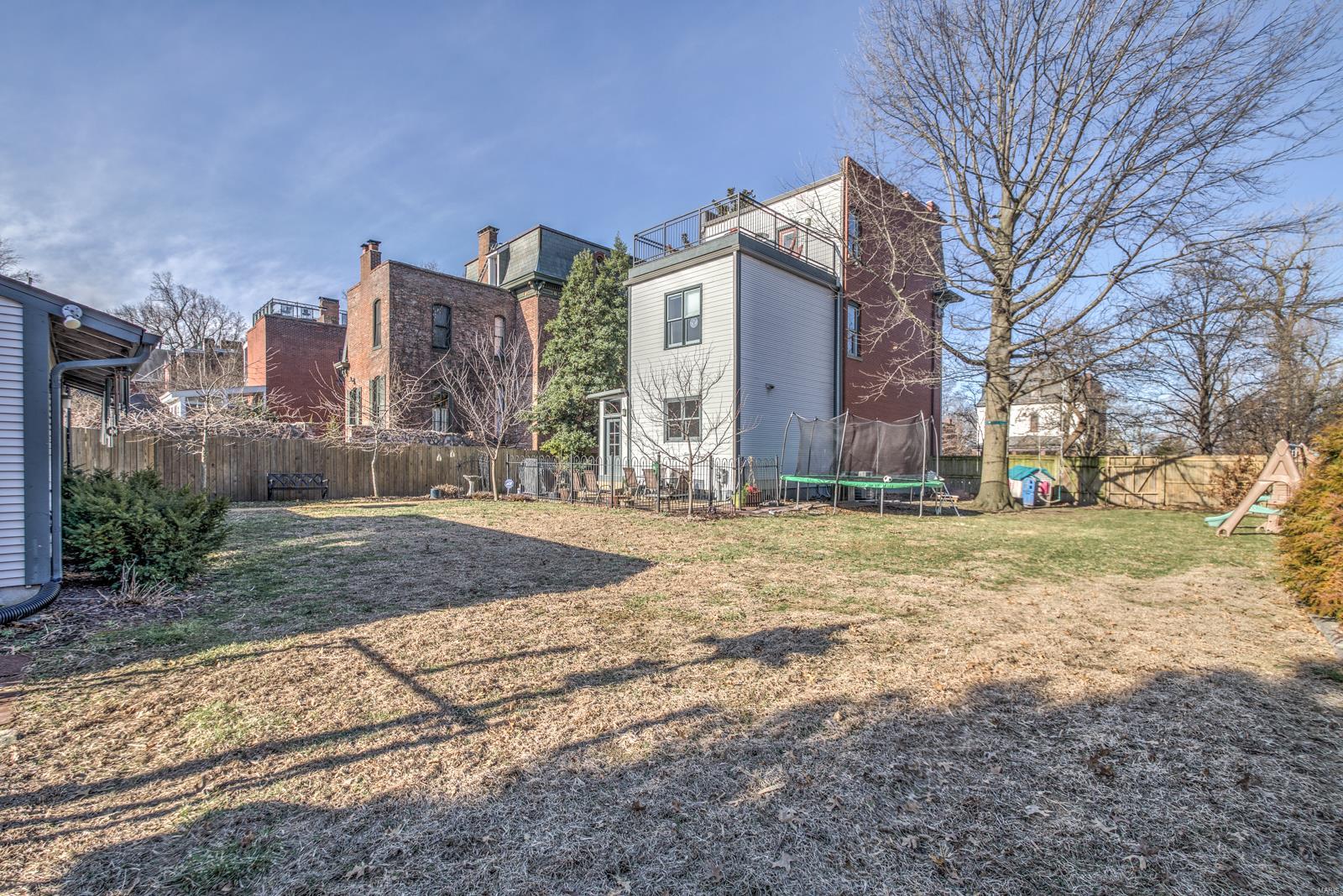 Lafayette Square - Benton Place - Residential