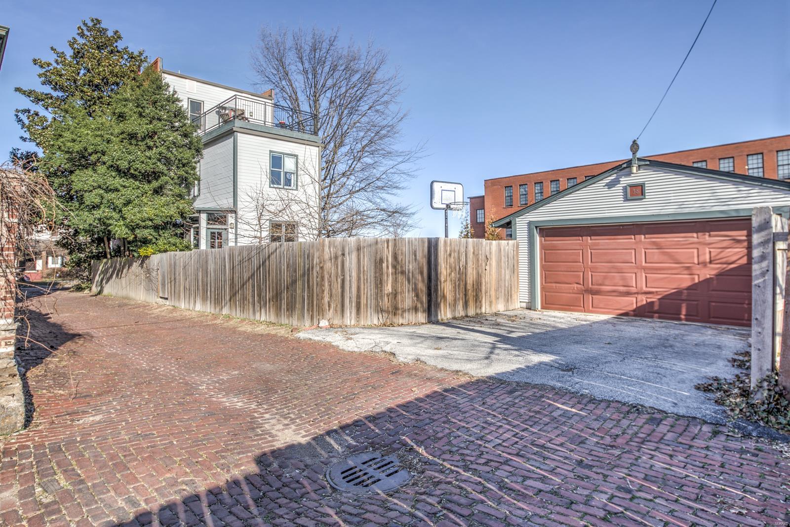 Lafayette Square - Benton Place - Residential