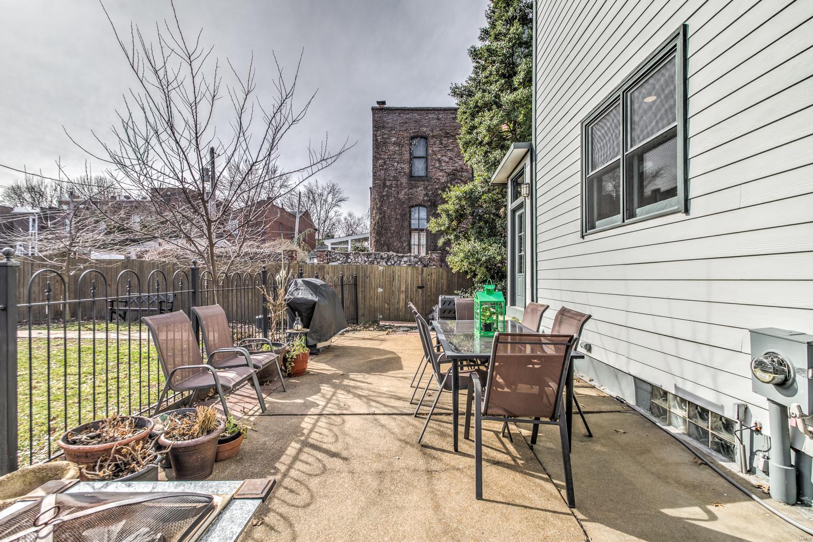 Lafayette Square - Benton Place - Residential