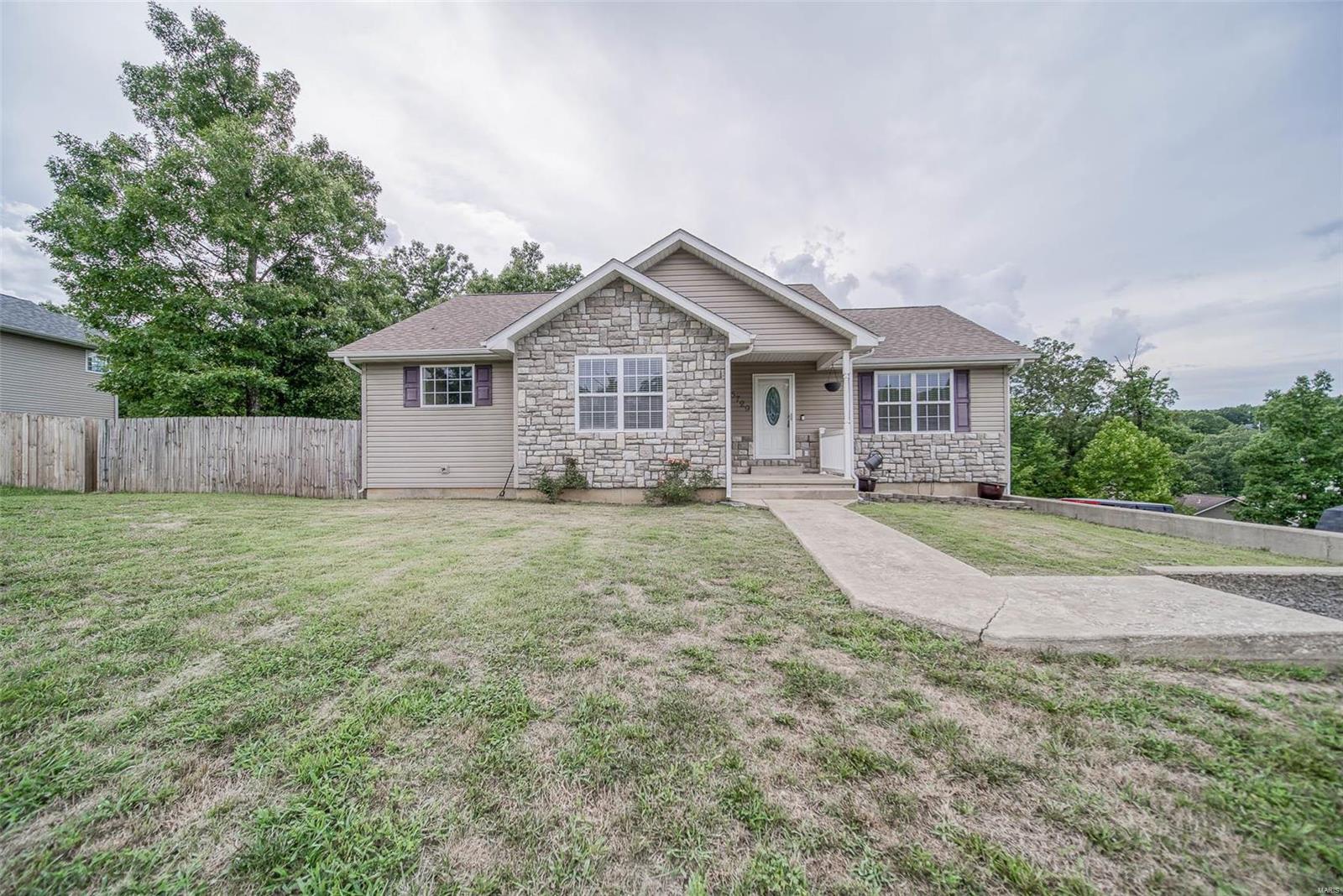 GORGEOUS MOVE-IN READY 3 BED, 2 BATH HOME HAS IT ALL! Minutes away from the FLW main gate & all Pulaski County has to offer, this home features an open floor layout with vaulted ceilings. Through the living room, you’ll find the kitchen featuring abundant cabinets & counter space along w/stainless steel appliances. The adjoining dining area is filled w/natural light from the sliding glass doors leading a rear deck. The master suite is accented w/dark laminate flooring & master bath w/double vanity, ceramic tile flooring, jetted tub, & a large walk-in closet. 2 guest bedrooms, a full bathroom, linen storage, & laundry area complete the first floor. The unfinished basement is a blank canvas ready for your customization, has abundant storage & 2-car tuck-under garage. Walkout access from the garage leads you to a covered patio & spacious fenced backyard perfect for hosting your outdoor events! The possibilities are ENDLESS & this home won’t last long! SCHEDULE YOUR PRIVATE SHOWING TODAY!