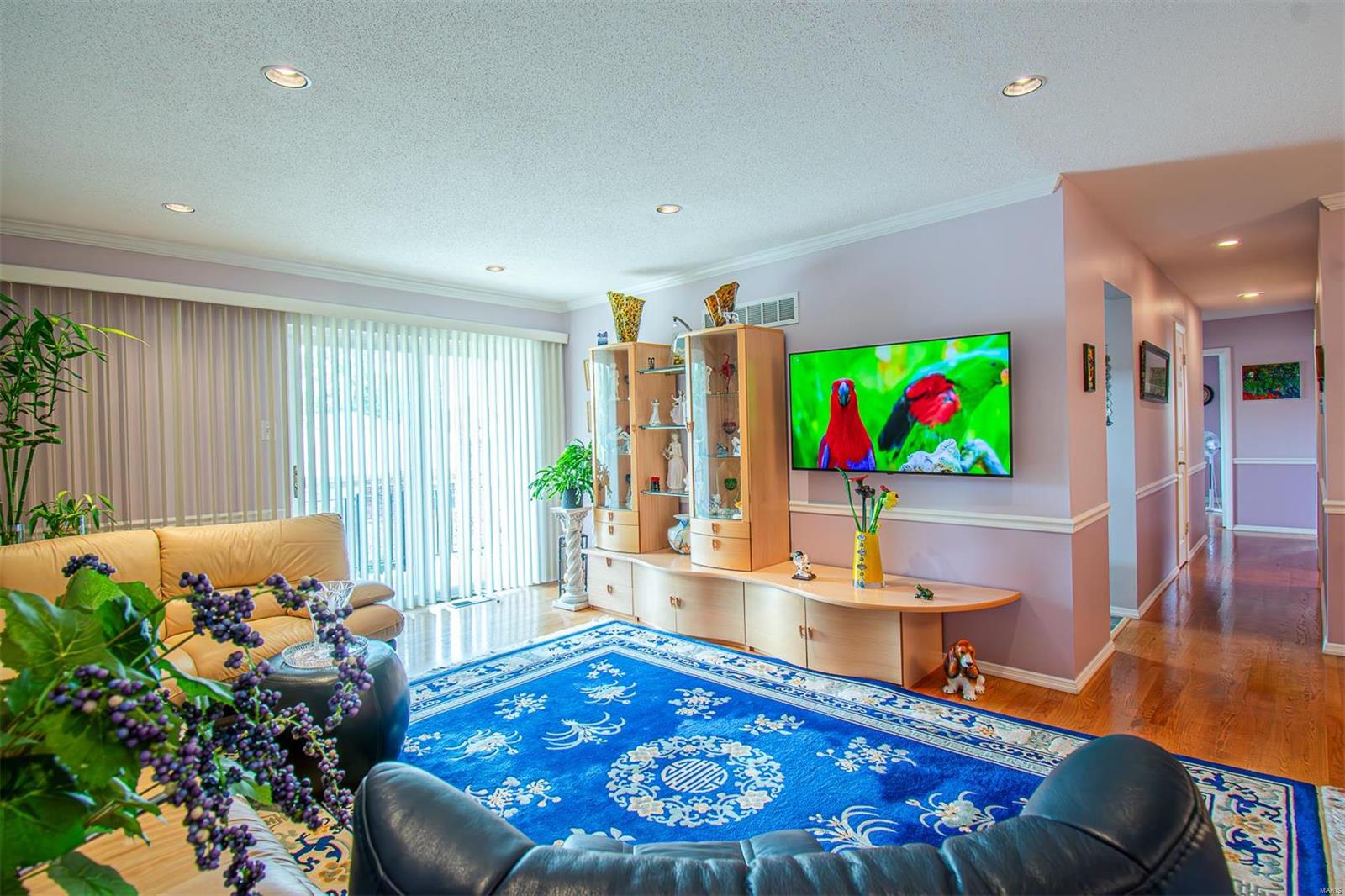 Lin Capri Condo - Residential