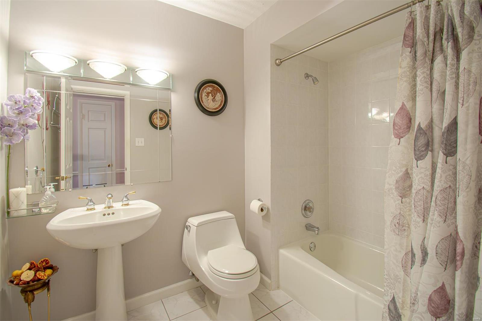 Lin Capri Condo - Residential