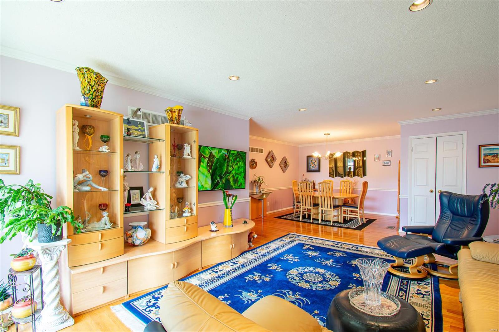 Lin Capri Condo - Residential
