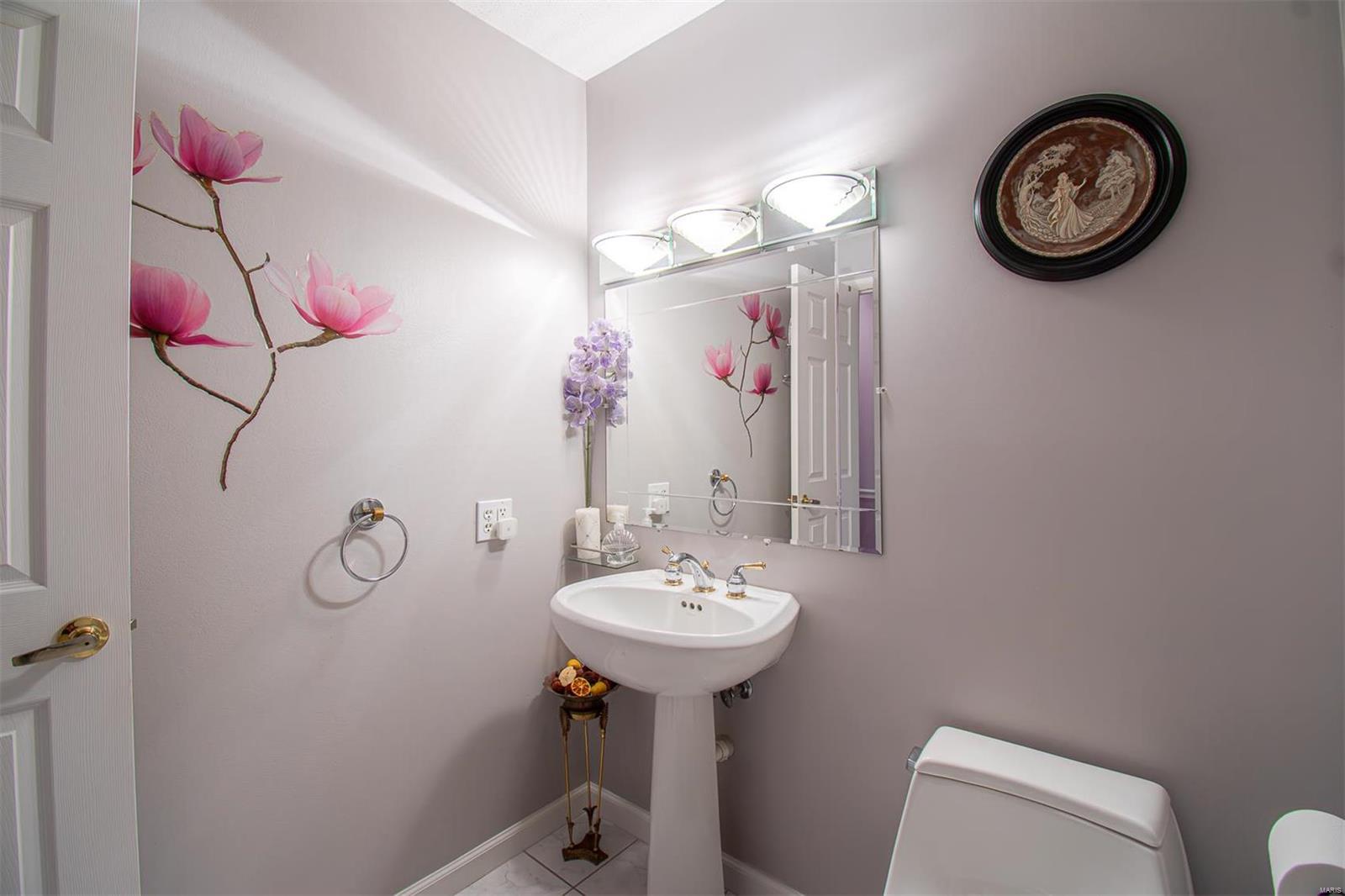 Lin Capri Condo - Residential