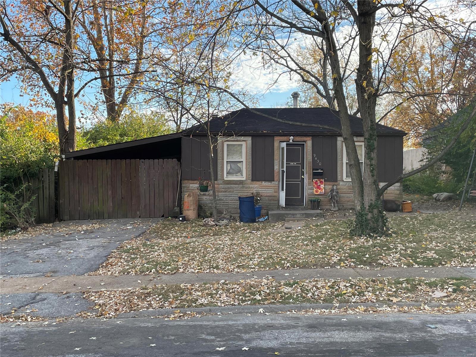 Investment opportunity!! This house is being sold AS IS.