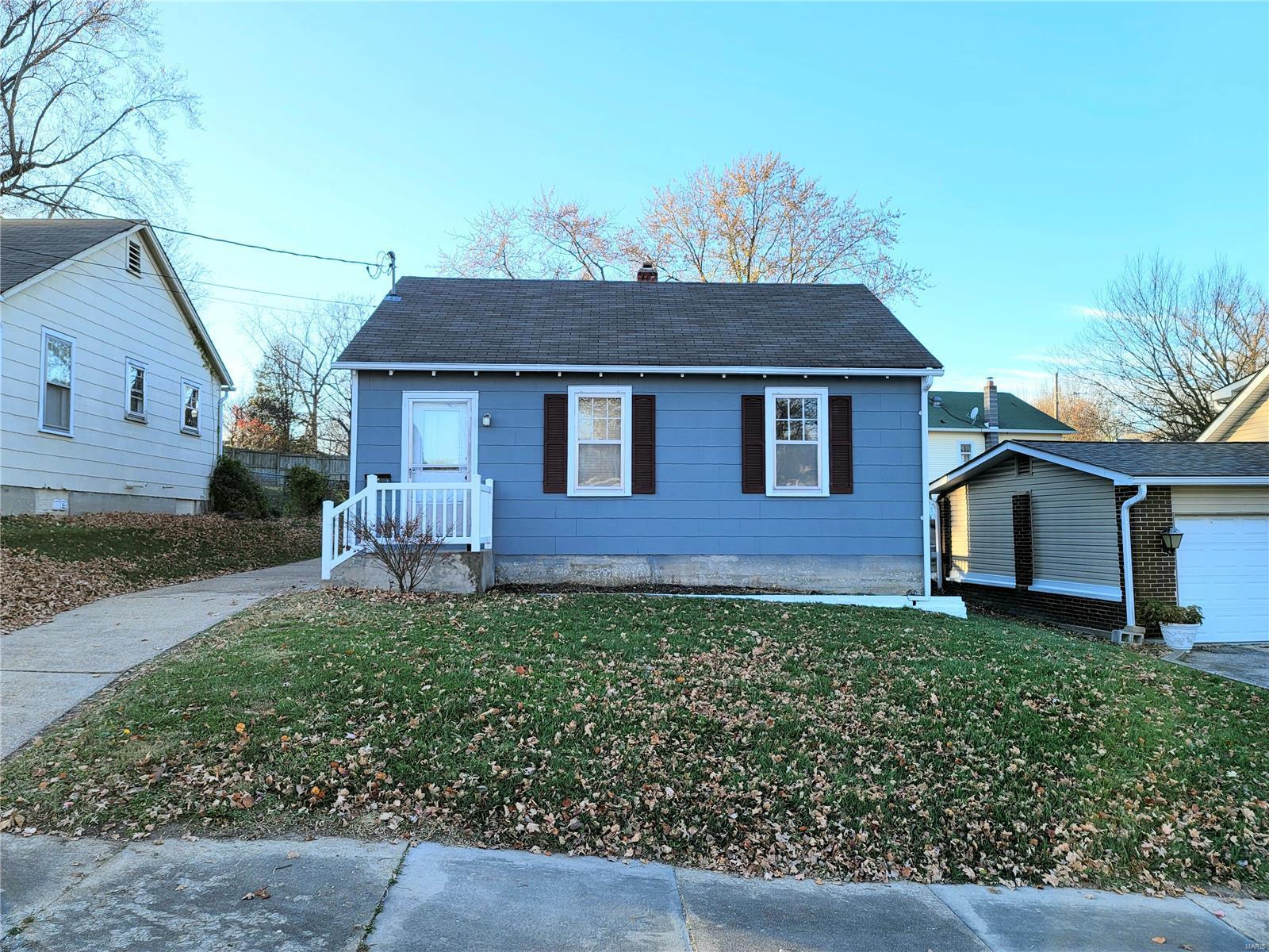 2-bed, 1-bath bungalow with 1-car detached garage in the heart of Washington.  Located just a short distance off Hwy 47 it's convenient to just about everywhere!