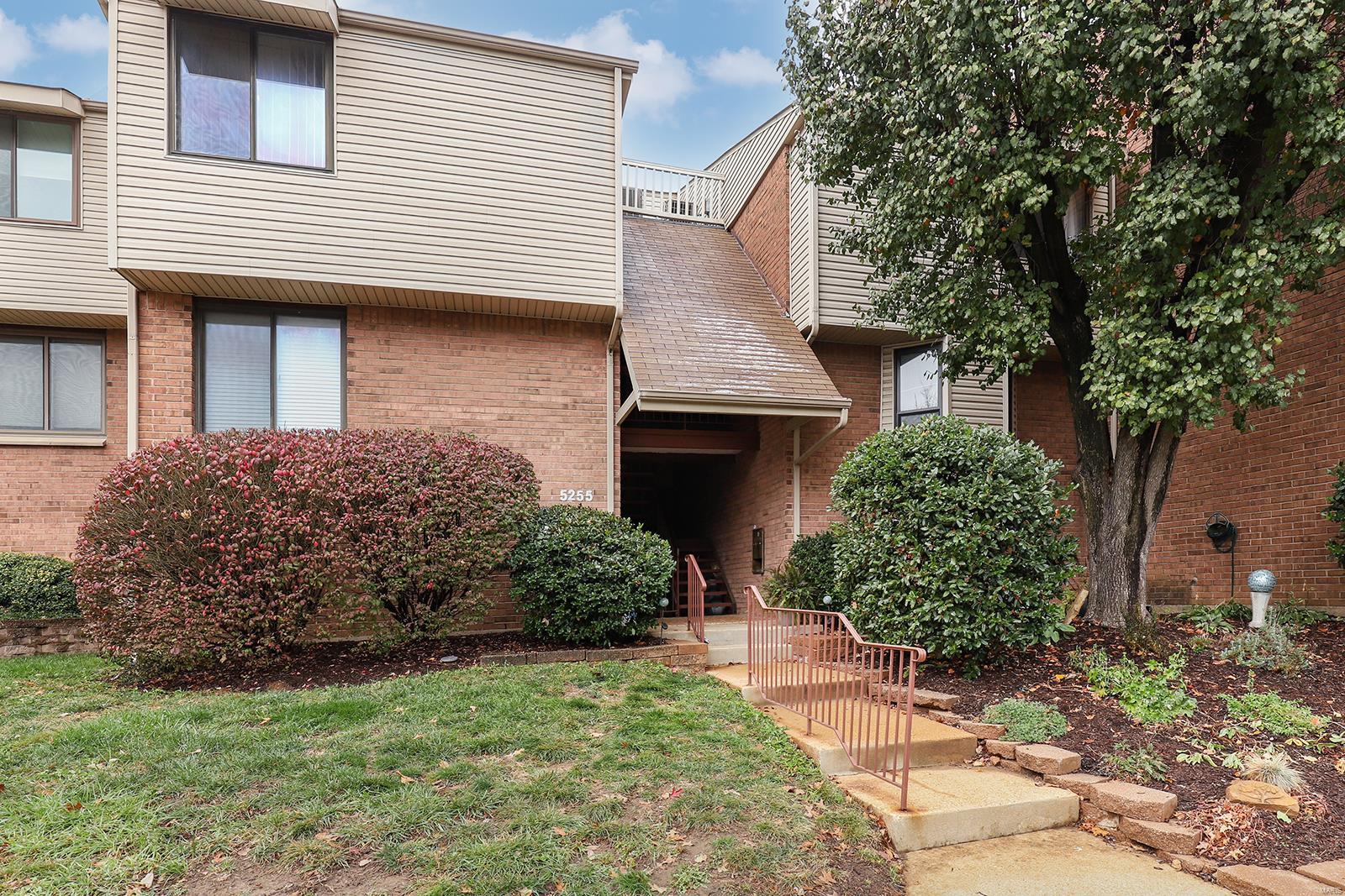 Carefree condo living with a finished walkout Lower Level located in Peppertree Square neighborhood, walkable to the community pool, and is surrounded by trees! Highlights include contemporary architecture featuring a brick and vinyl exterior, a covered entry, designated parking and guest parking, Living Room with wonderful natural light, Kitchen with wood cabinetry, tile backsplash, formal Dining Room with a brick accent wall, Master Bedroom features a bay window seat and dual closets - 1 being a walk-in closet, and an updated full hall Bathroom. Open sunlit staircase leads down to the large Family Room with a fireplace, Powder Room, Laundry Room, generous storage space, and out to the concrete patio! Enjoy this pet friendly community that offers 7+ acres of wooded common ground! Location could not be better - easy access to Highways 55/61/255/270; close to shopping, restaurants, parks, and scenic trails! Location: Ground Level