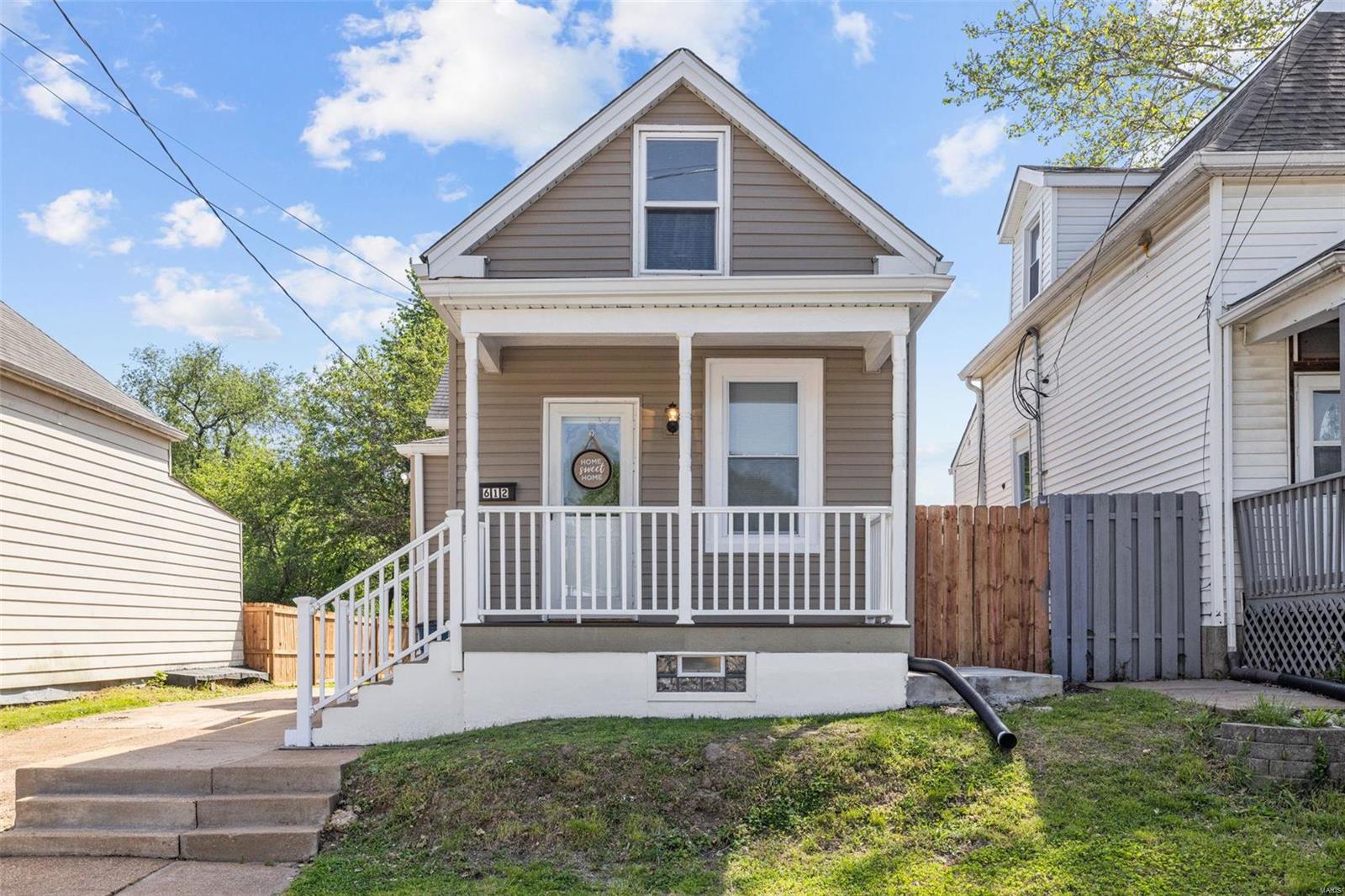 OPEN HOUSE Sunday 12-3PM! Don't miss your chance to own this stunning 2-bedroom, 2-bathroom home that has been beautifully renovated from top to bottom. Prepare to be wowed by the chef's dream kitchen, decked out with new appliances and an abundance of counter space. Need a little extra room? Say hello to the versatile loft area, ready to be transformed into your ideal home office or a fun-filled kids' haven. As you step outside, get ready to host epic outdoor gatherings in the generous private fenced backyard. This home is the perfect blend of sophistication, practicality, and sheer comfort. Don't miss out on this opportunity to live in style and comfort!