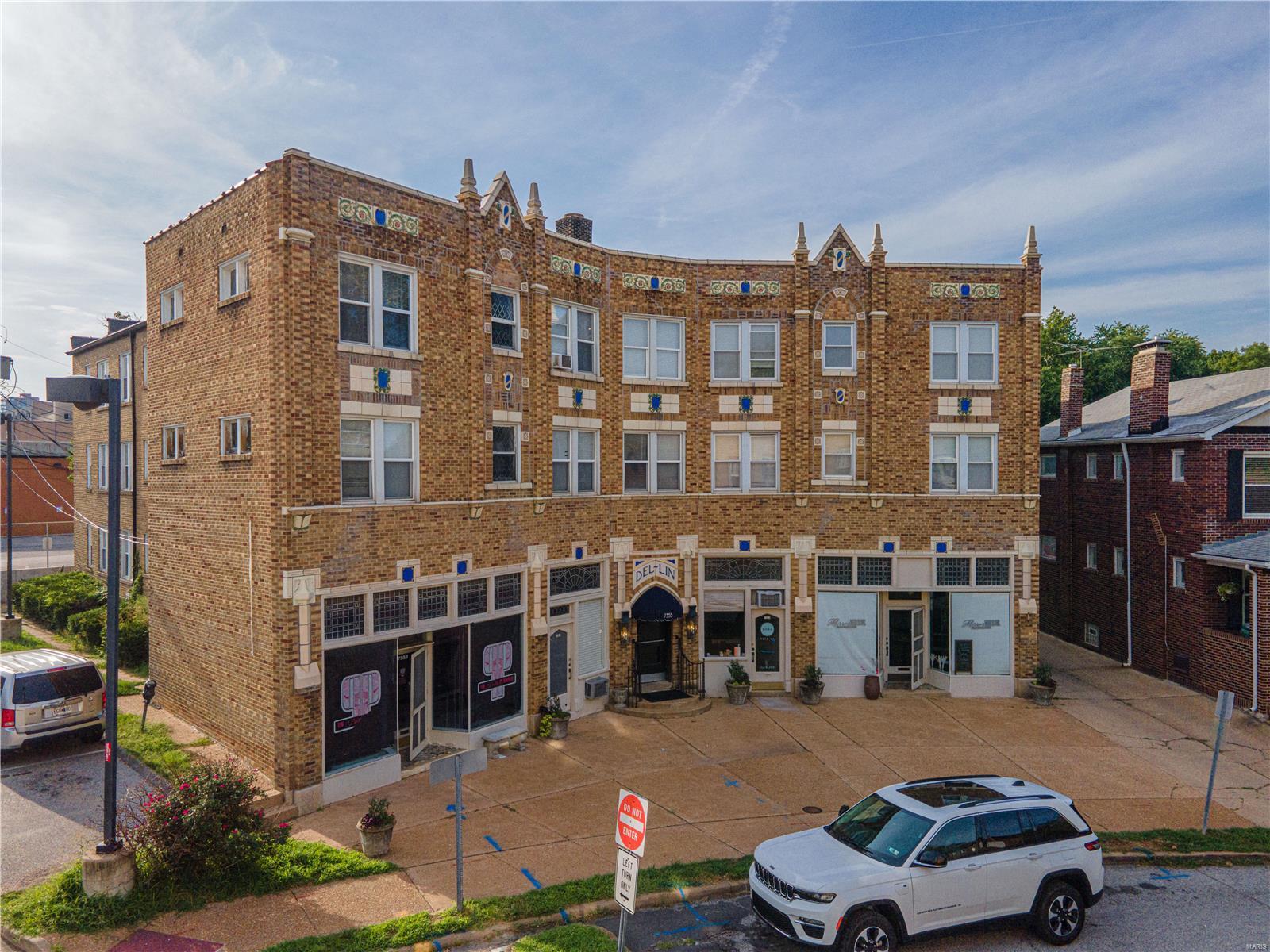 West Forsyth Place - Residential Income