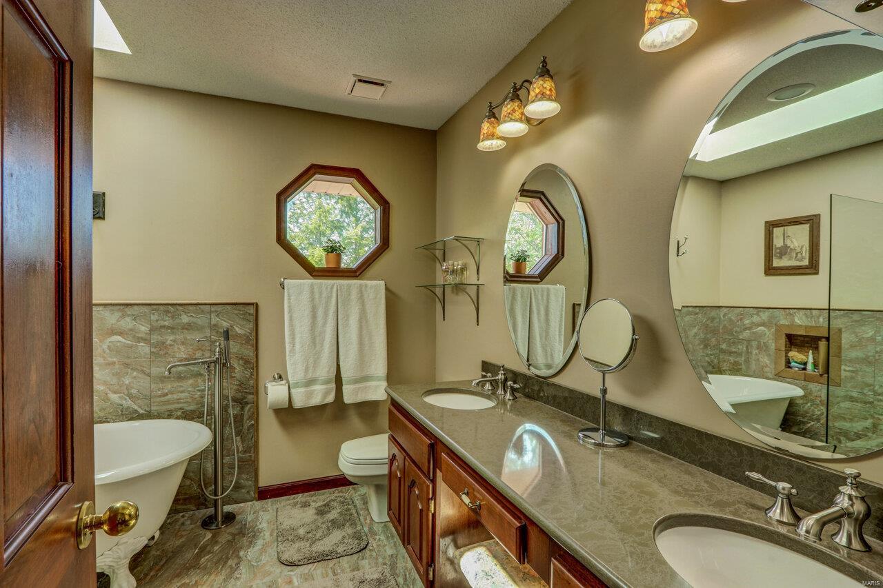 Country Pointe Estate - Residential