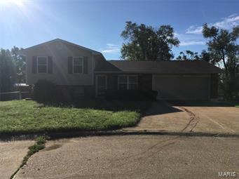 Come visit this beautiful split level 3 bed/ 2.5 bath home. Features recently installed stainless steel appliances and granite countertops. Down stairs there is a large family room to create great memories. You don't want to miss out on this!! Home is also move in ready and pet friendly.